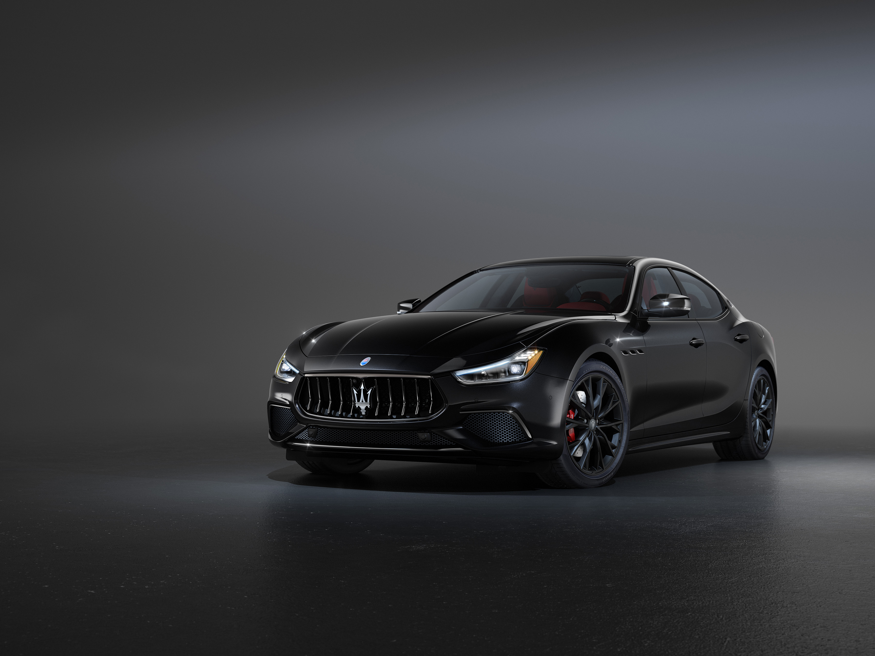 Бесплатное фото Maserati levante 2020 года