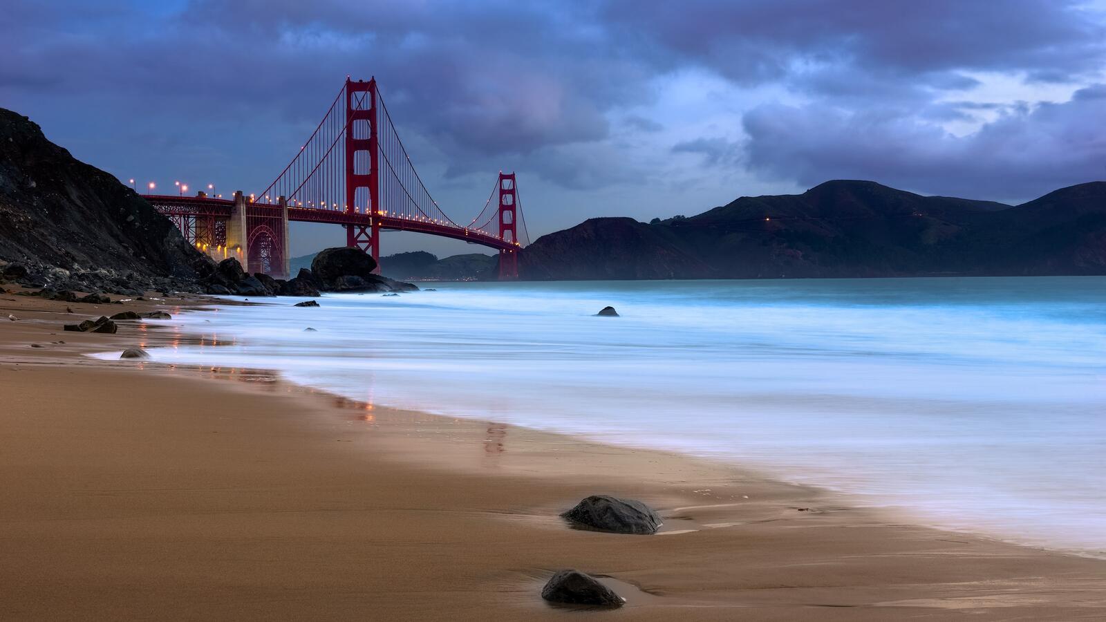 Free photo Golden Gate Bridge at Twilight