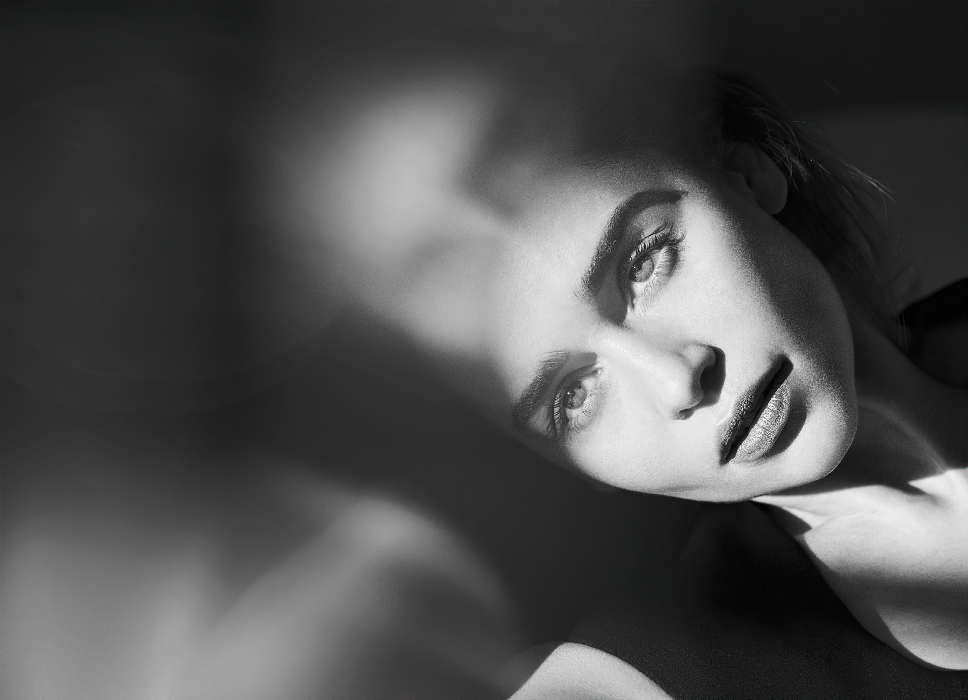 Photo free black and white, Emilia Clarke, celebrity
