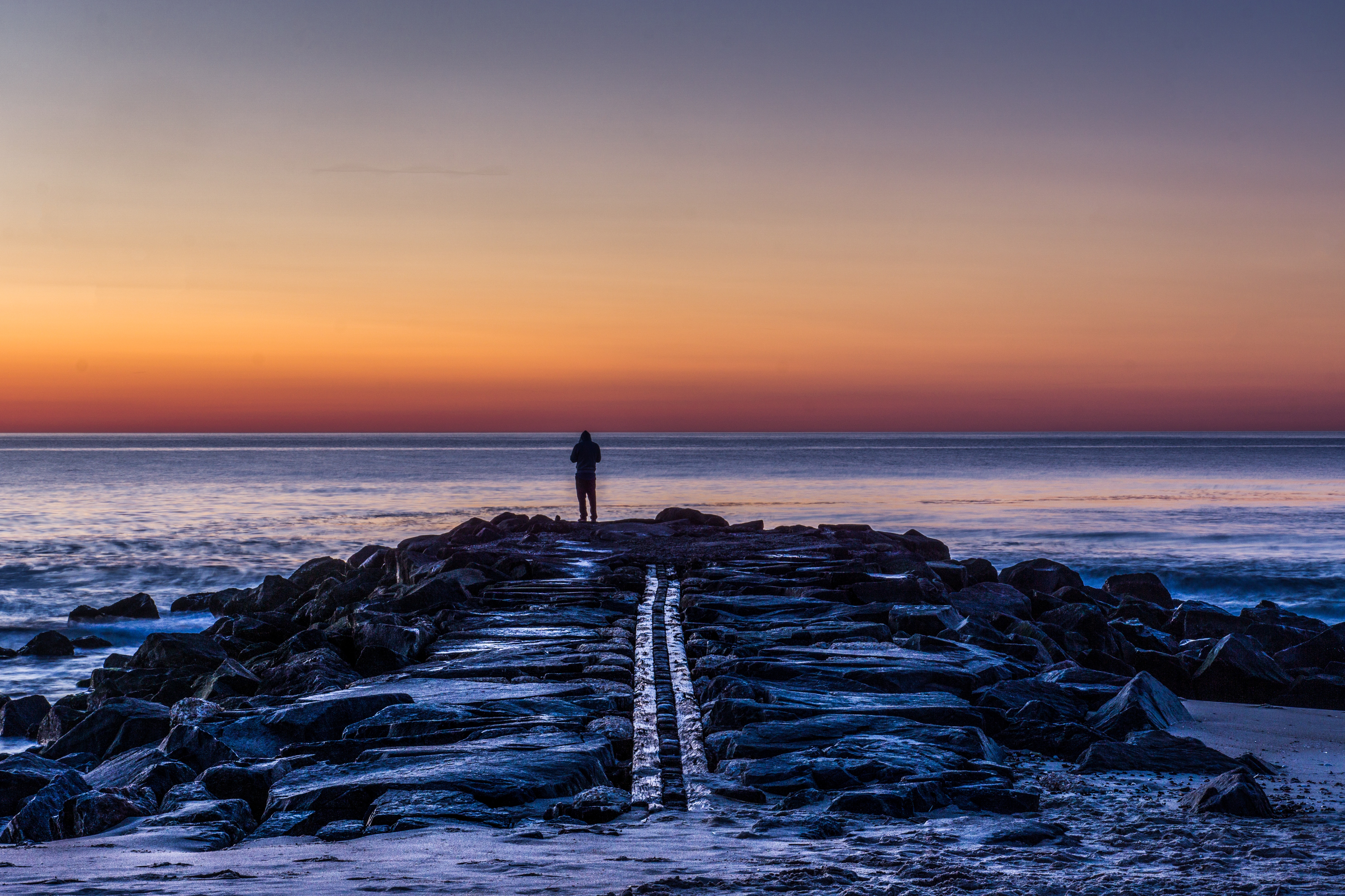 Бесплатное фото Мужчина на берегу моря
