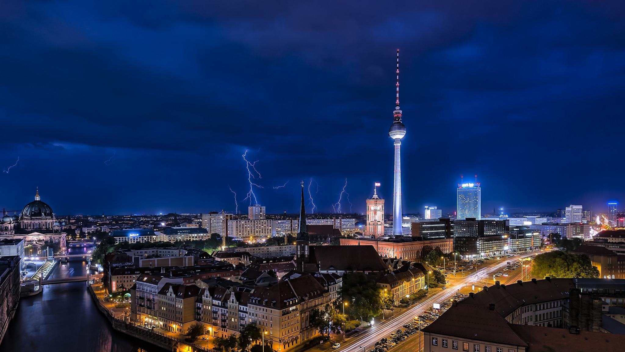 Обои Берлин плохая погода молния на рабочий стол