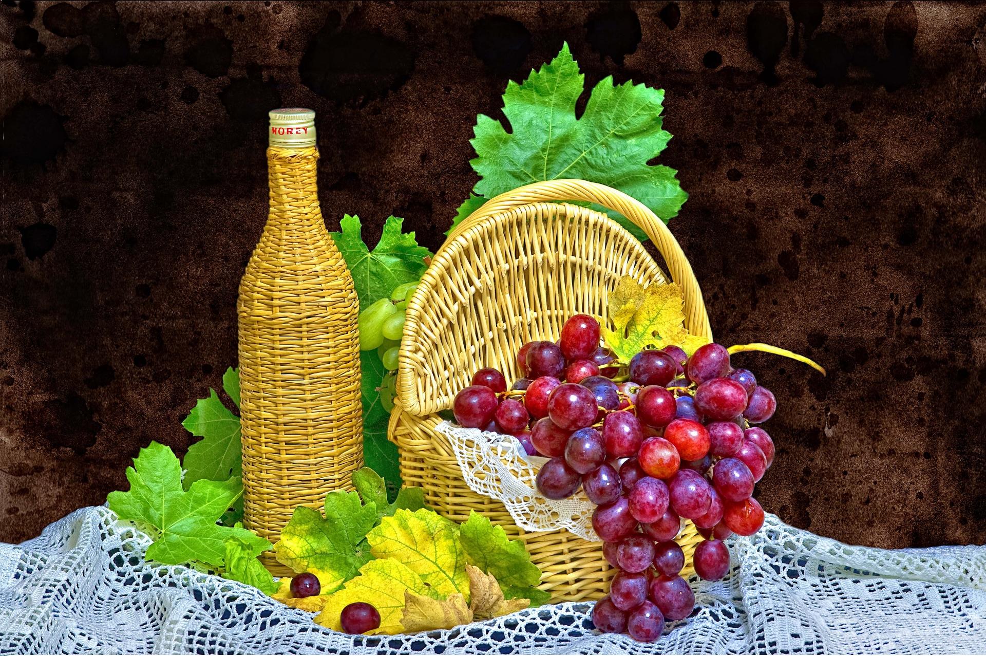 Wallpapers grapes berry basket on the desktop