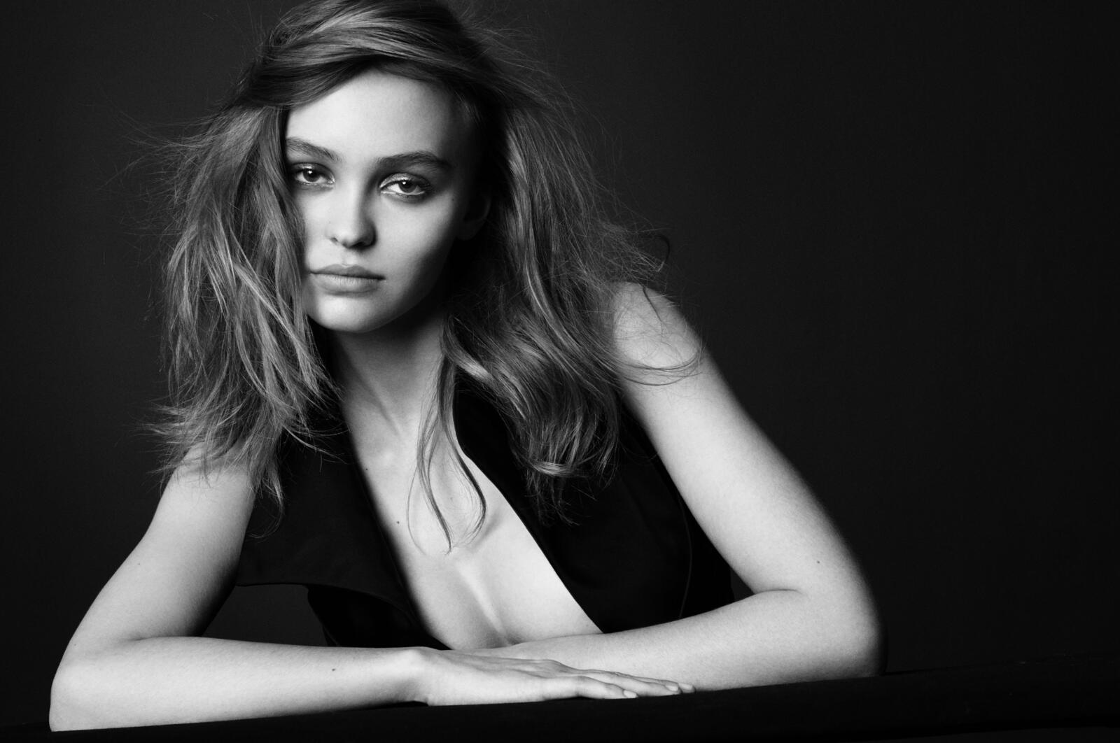 Wallpapers actress Lily Rose Depp monochrome on the desktop