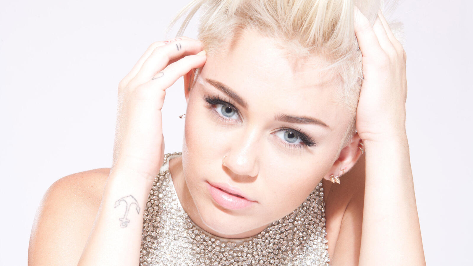 Wallpapers Miley Cyrus blonde hair blonde on the desktop