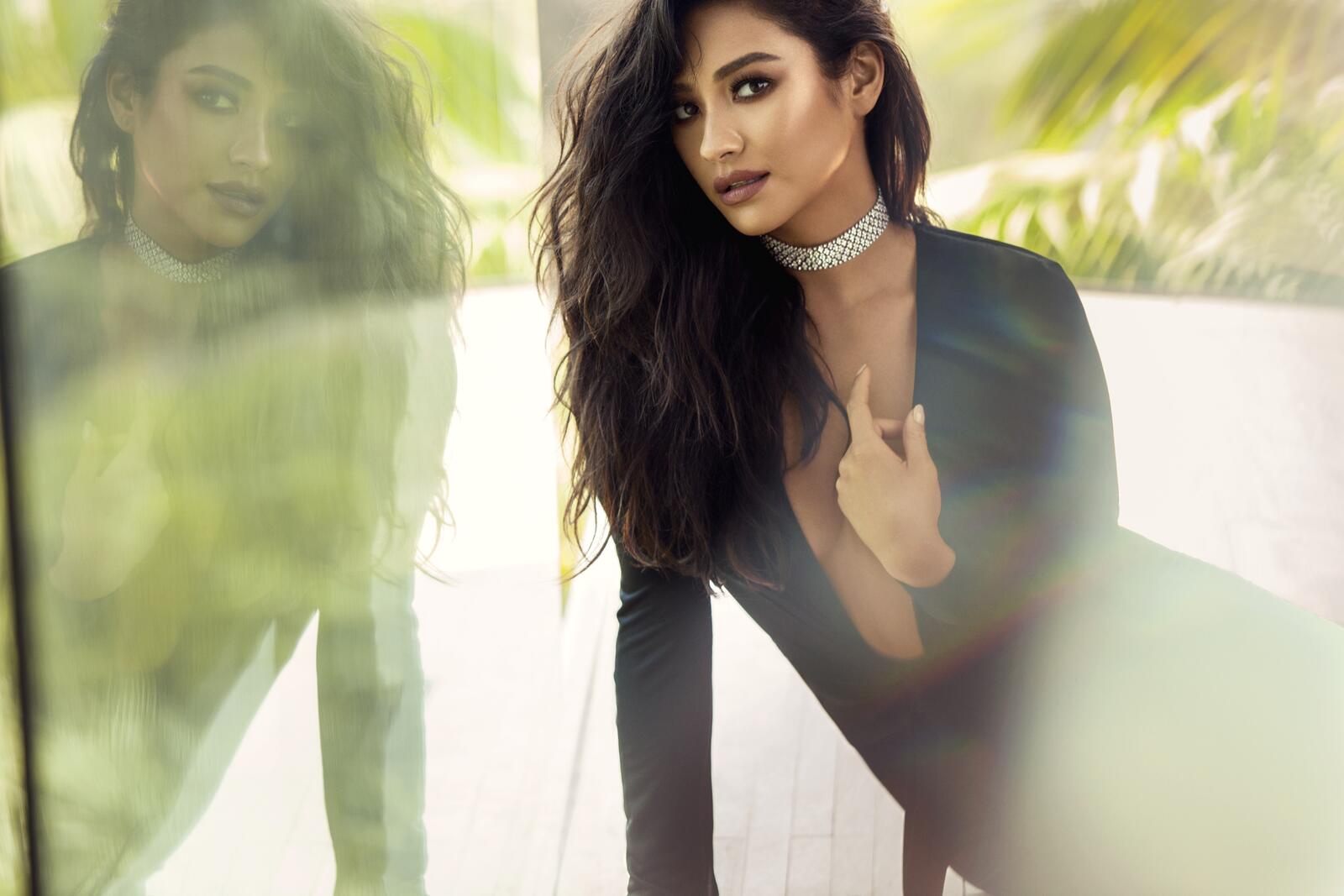 Wallpapers Shay Mitchell brunette reflection on the desktop
