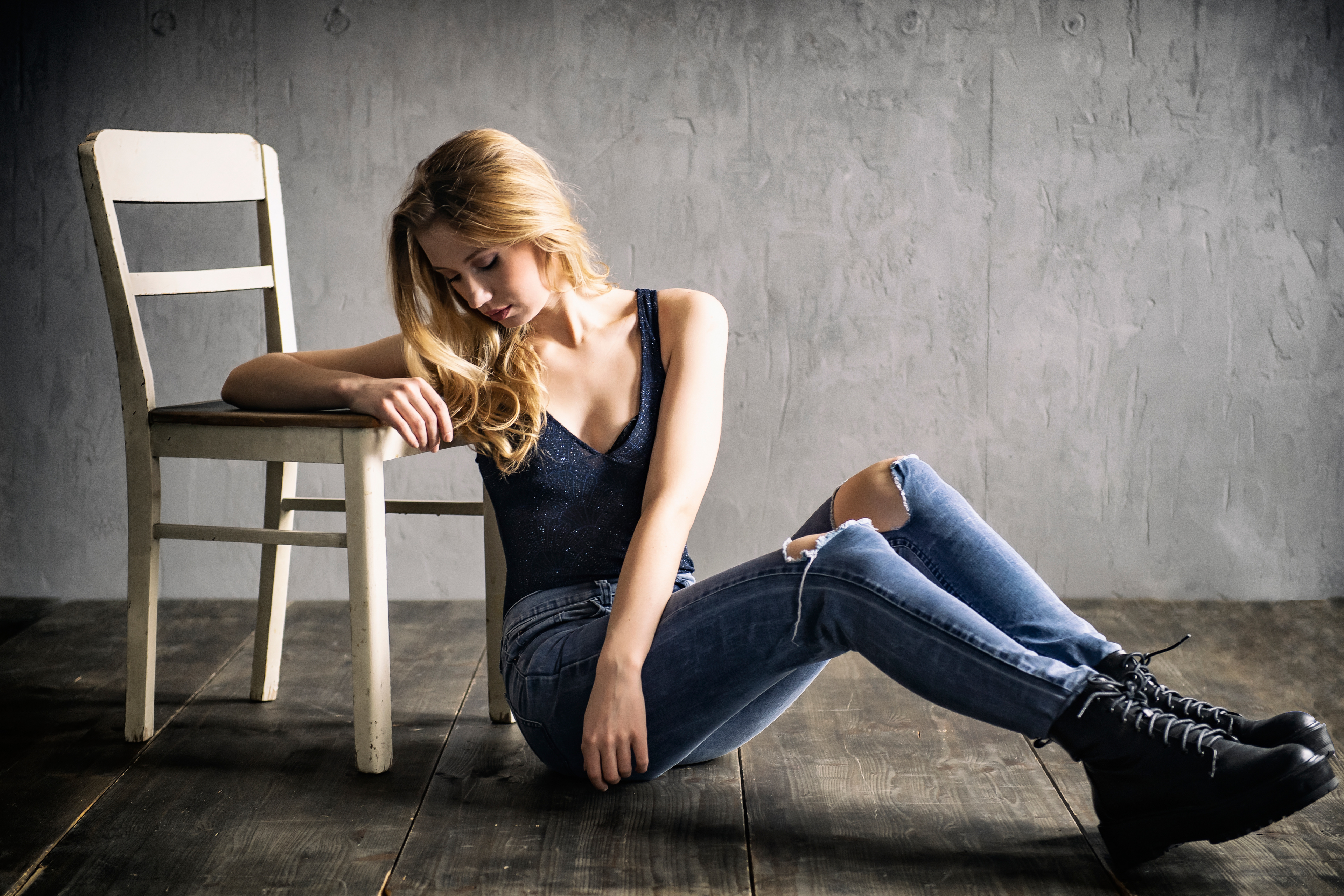 Wallpapers young woman blonde jeans on the desktop