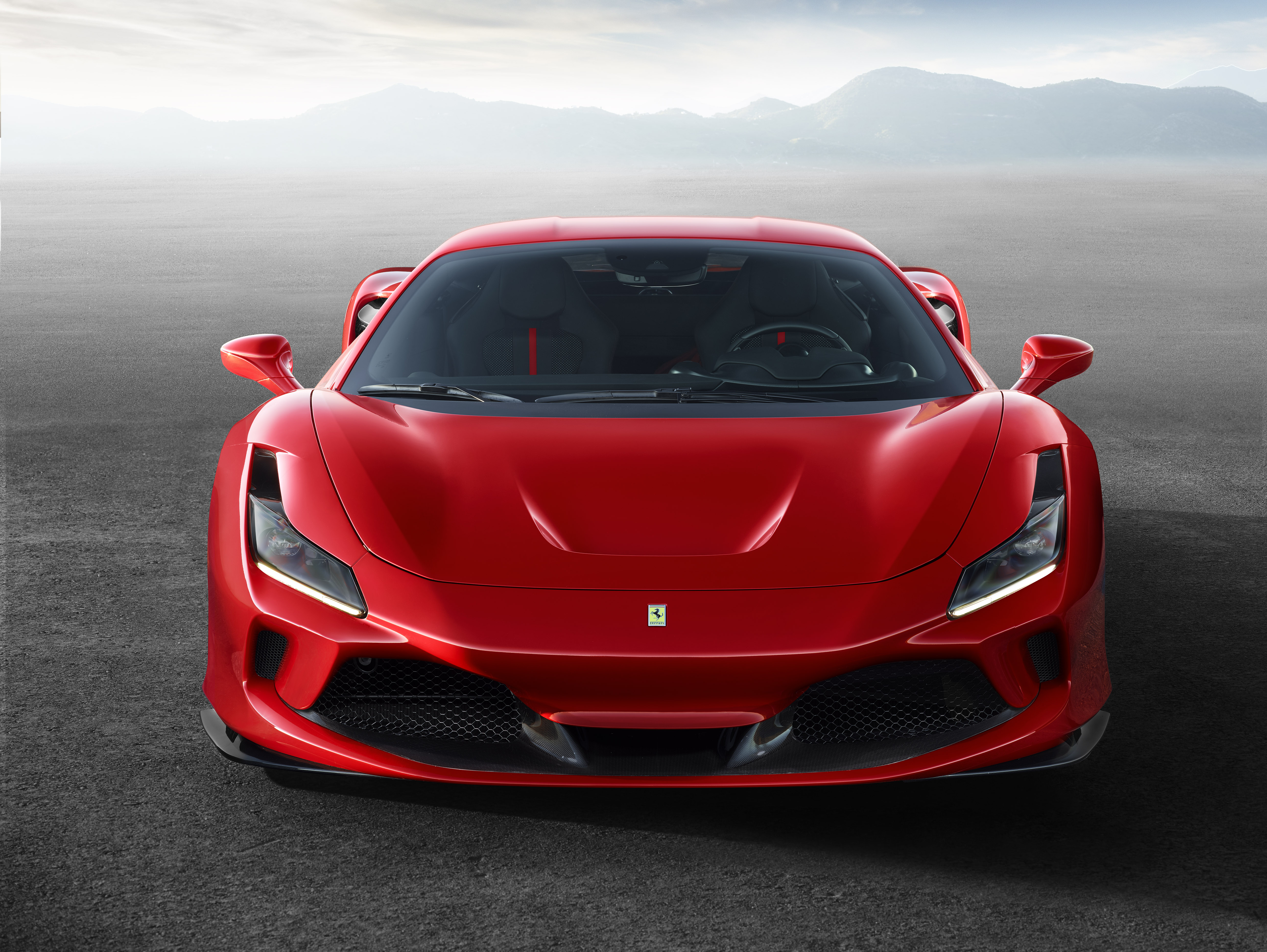 Бесплатное фото Красная Ferrari 2019 года