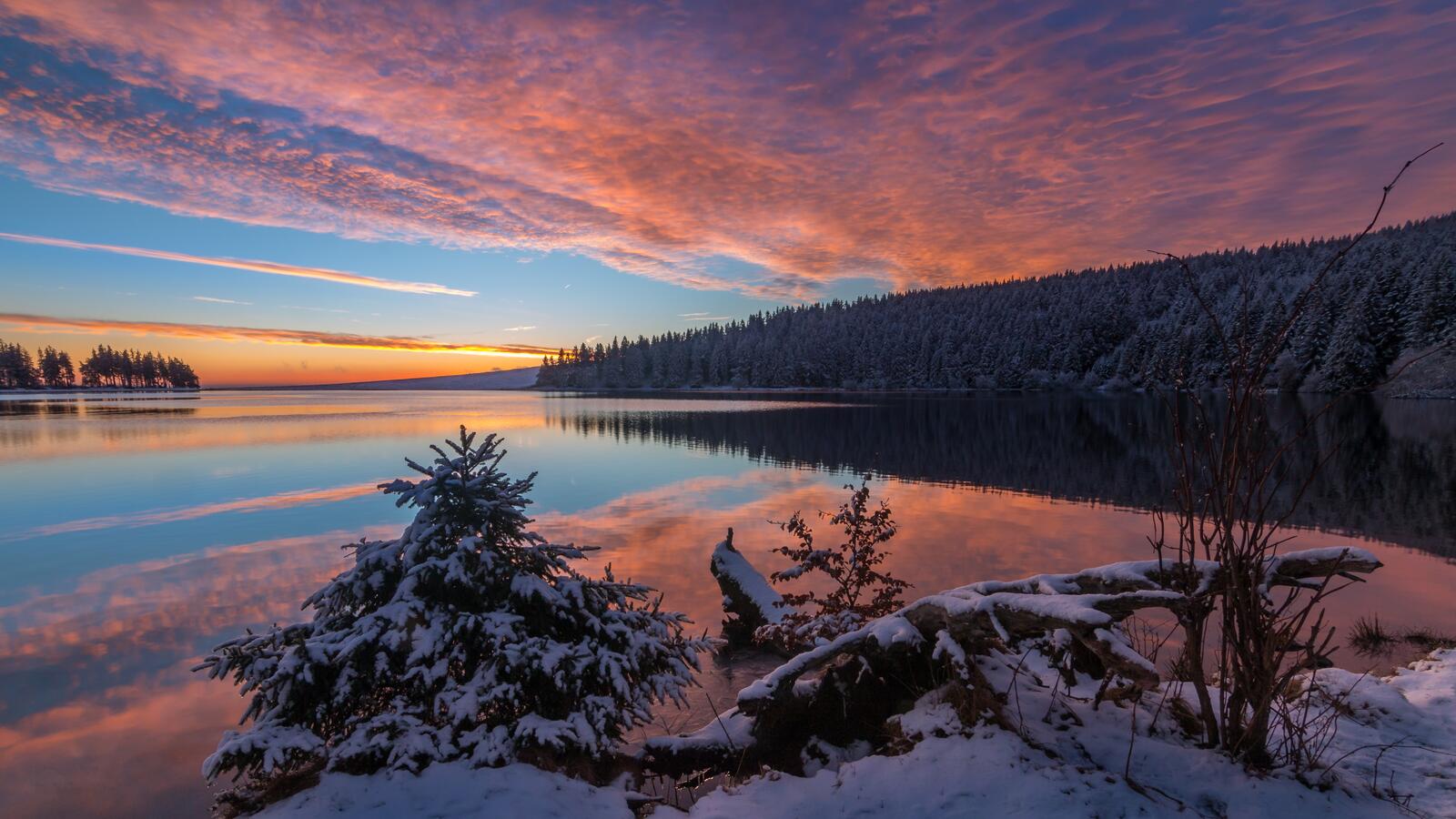 Обои Озеро Сервьер-Пти-Сапен закат зима на рабочий стол