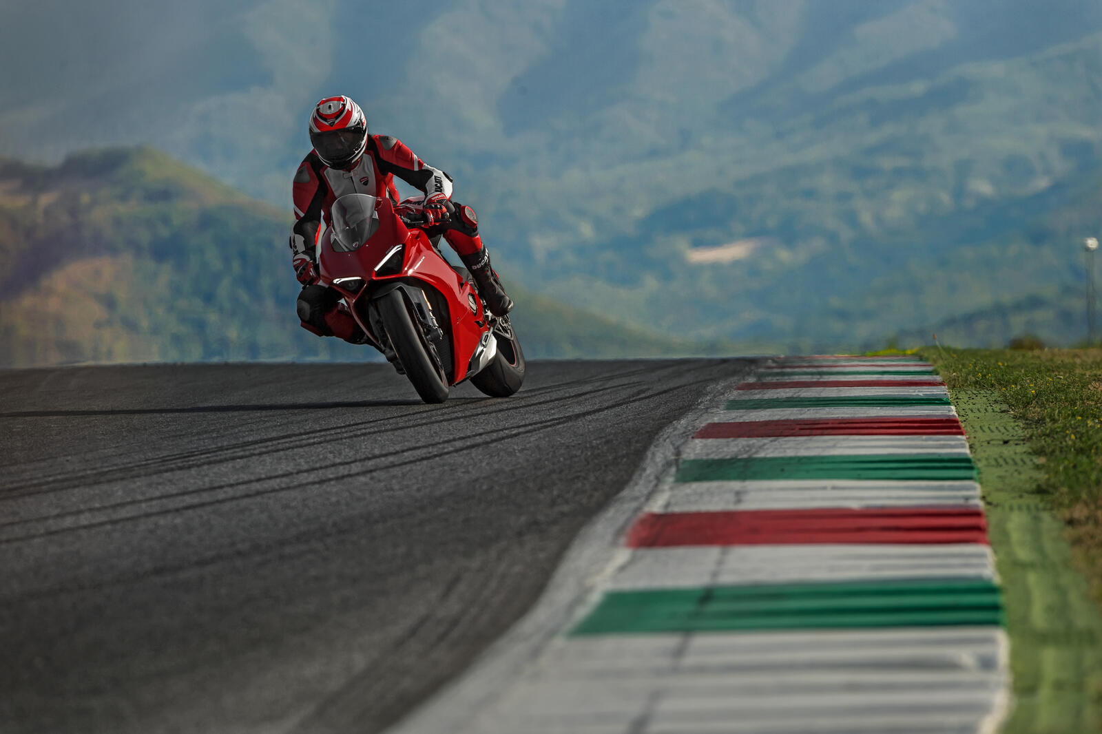 Wallpapers bikes 2018 Ducati Ducati Panigale on the desktop