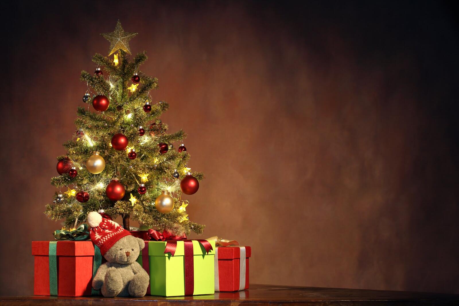 Обои рождественская елка светящаяся гирлянда праздник на рабочий стол