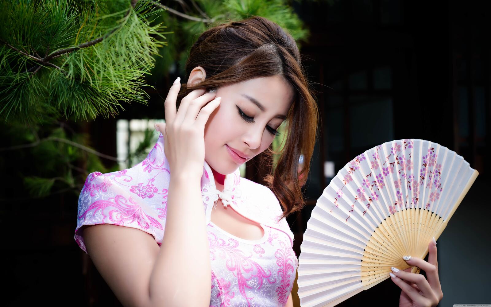 Wallpapers girls brown haired hand fan on the desktop