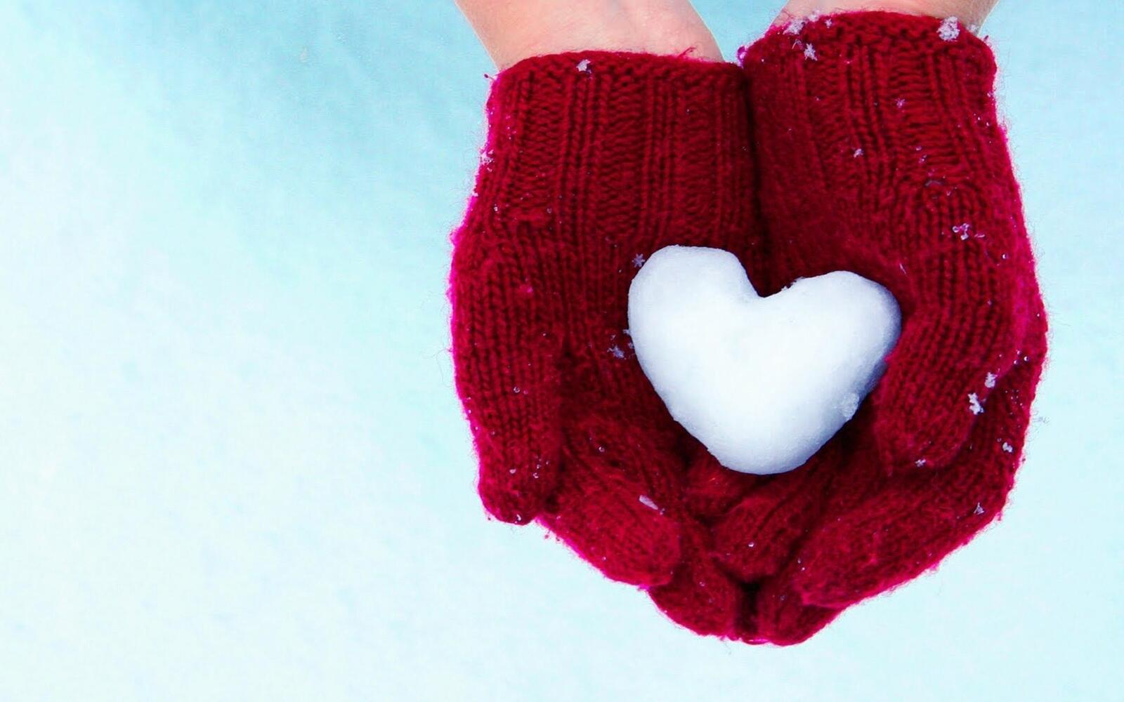 Wallpapers red gloves snow heart on the desktop