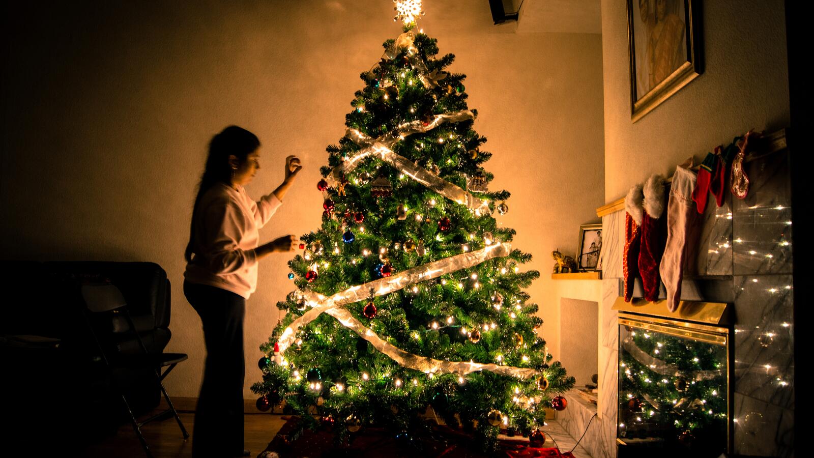 Обои рождество дерево рождественское украшение на рабочий стол