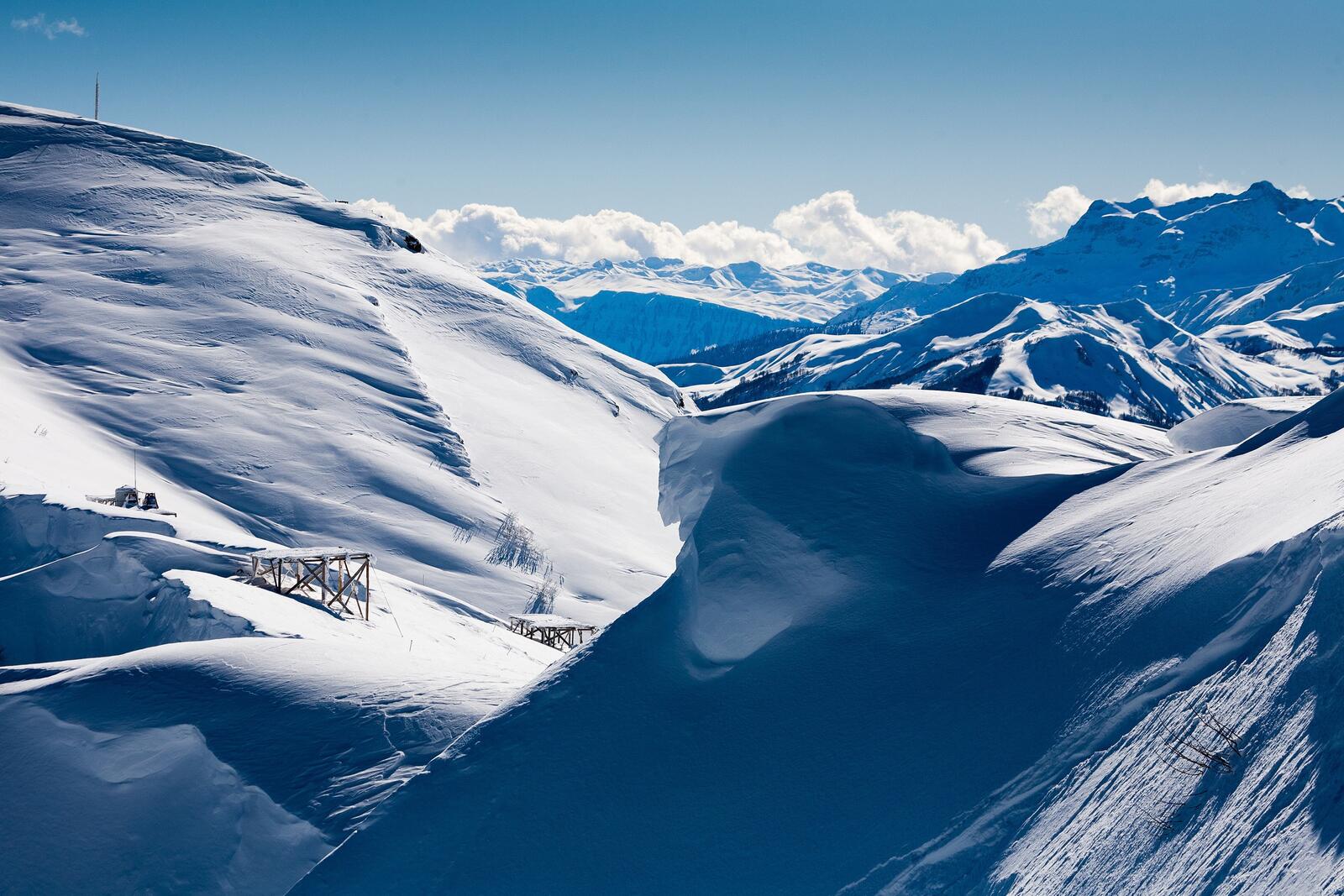 Бесплатное фото Большое количество снега на горах