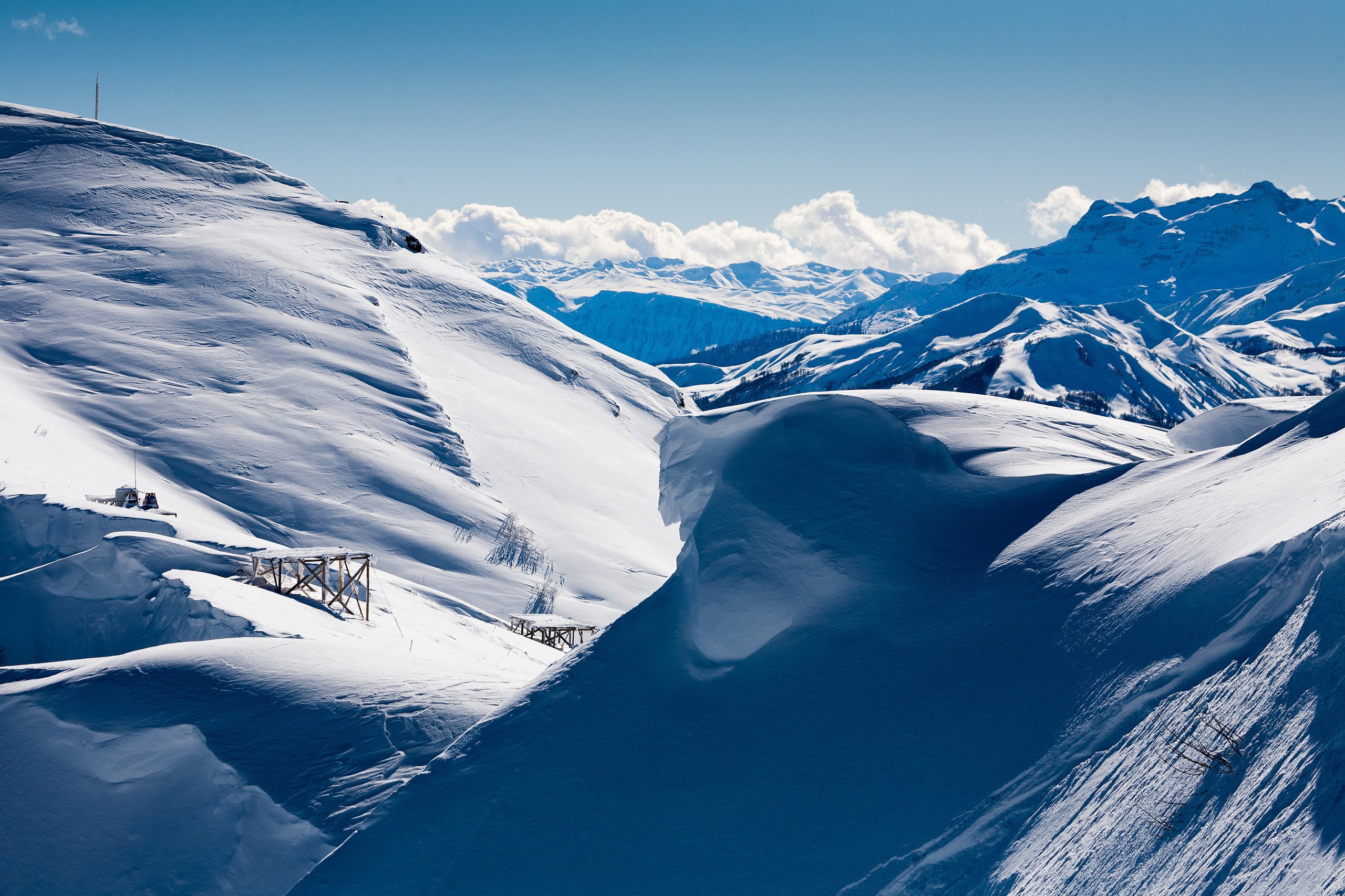 Бесплатное фото Большое количество снега на горах