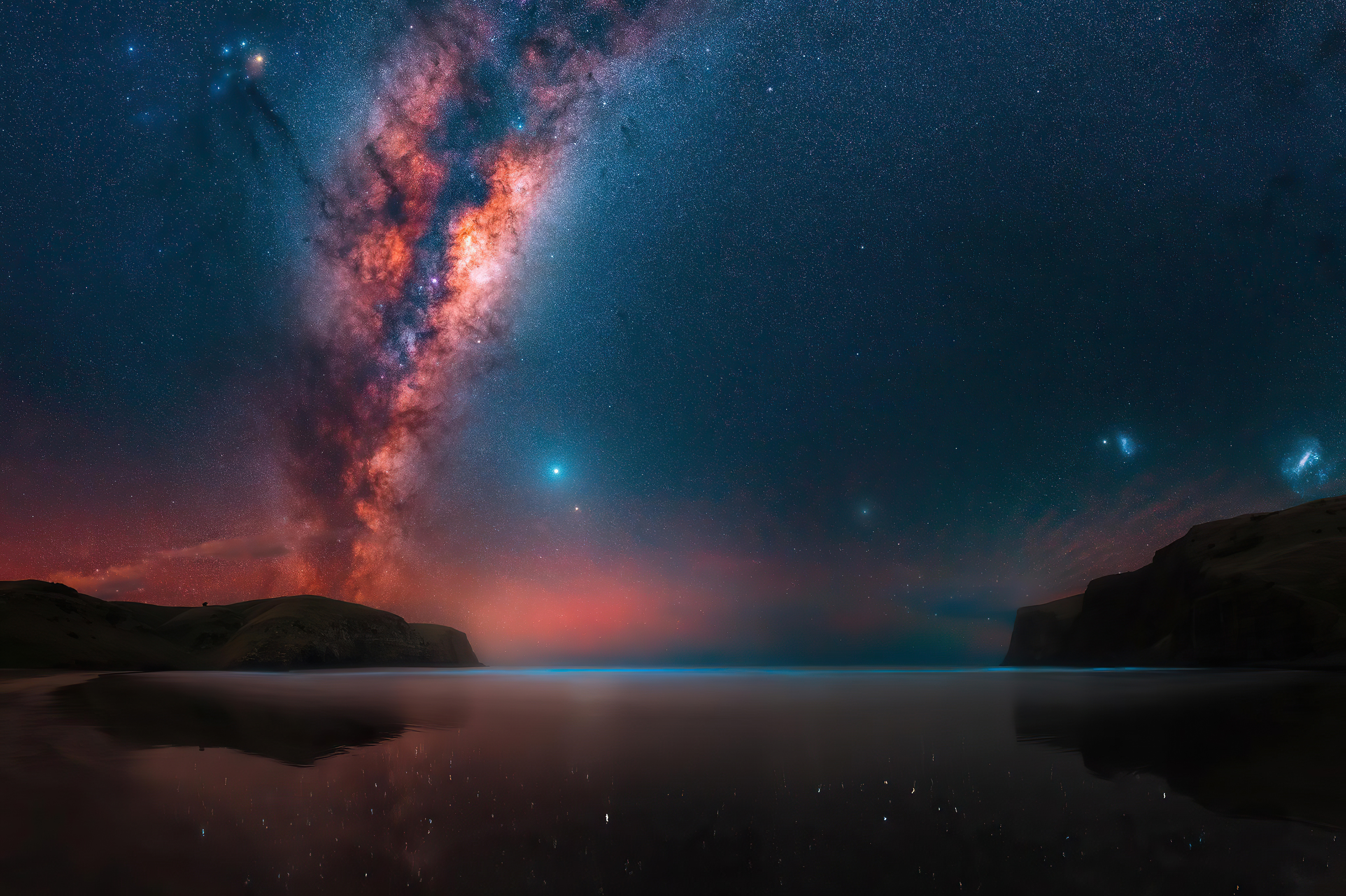 Free photo The red Milky Way over the lake