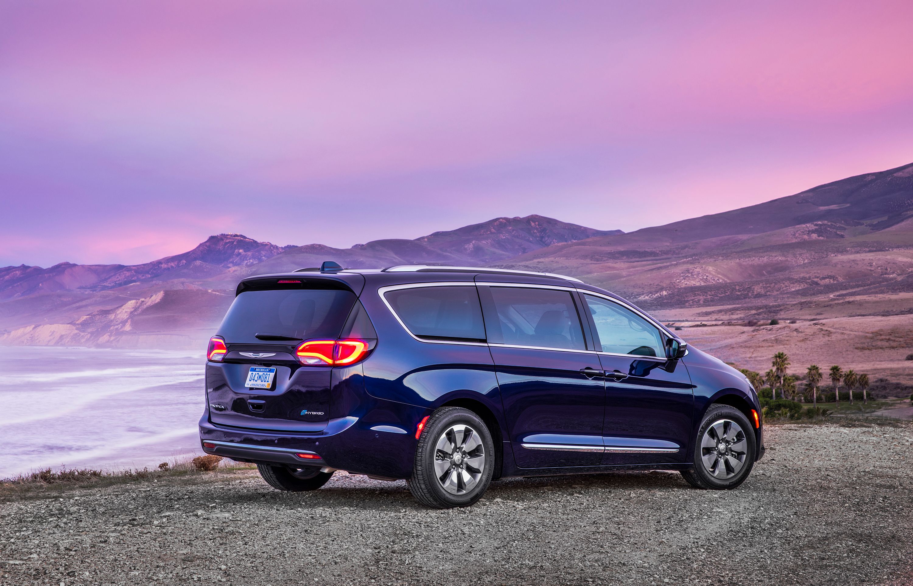 Wallpapers Chrysler Pacifica Hybrid machine view from behind on the desktop