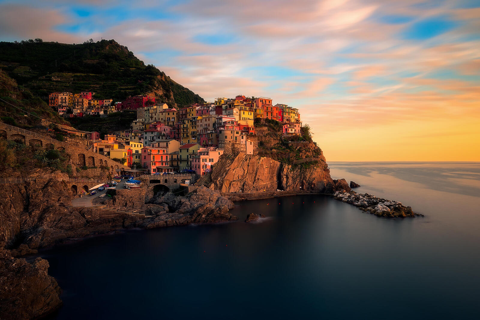 Wallpapers Cinque Terre Italy at home by the water on the desktop