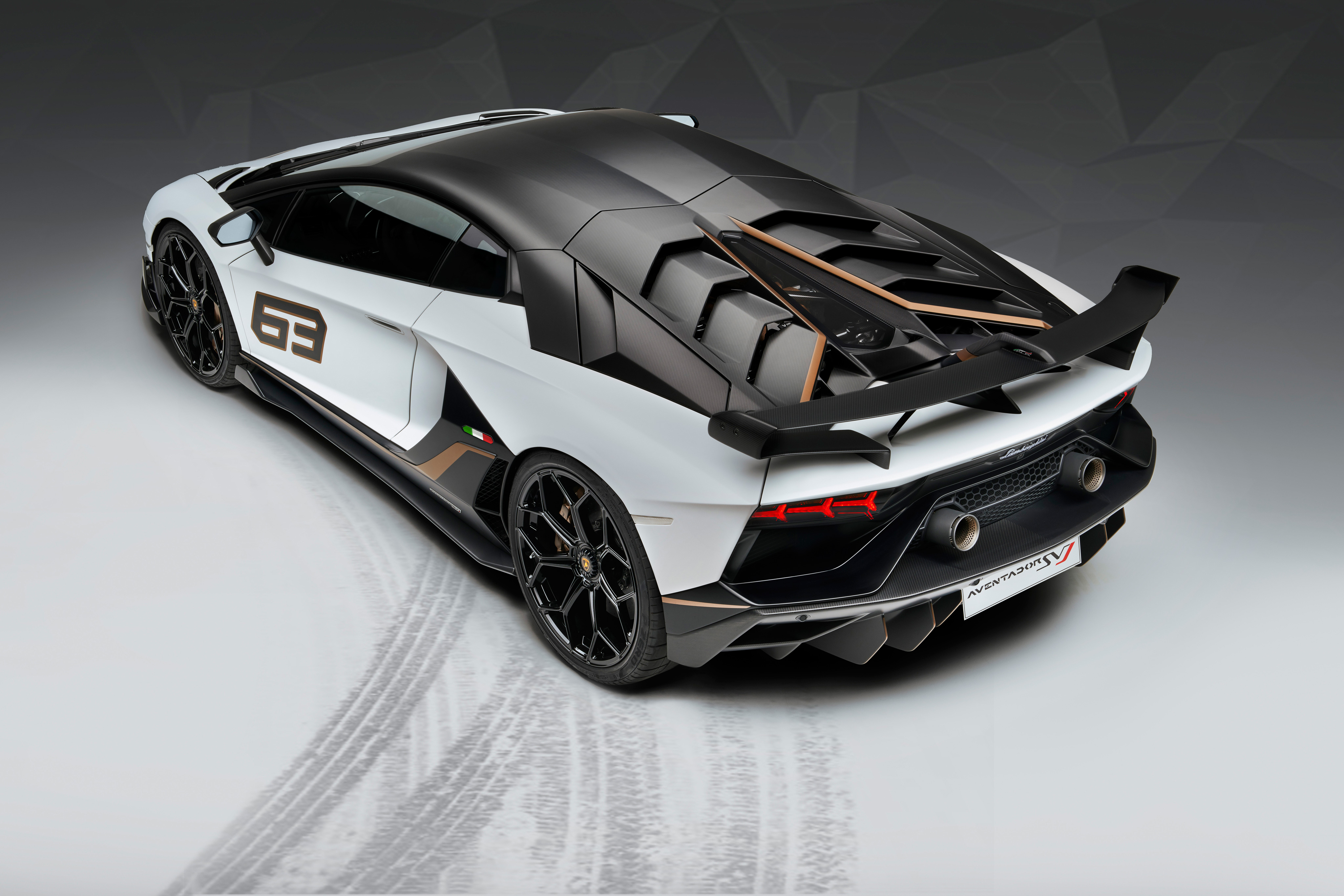Wallpapers Lamborghini Aventador Svj 63 white car view from behind on the desktop