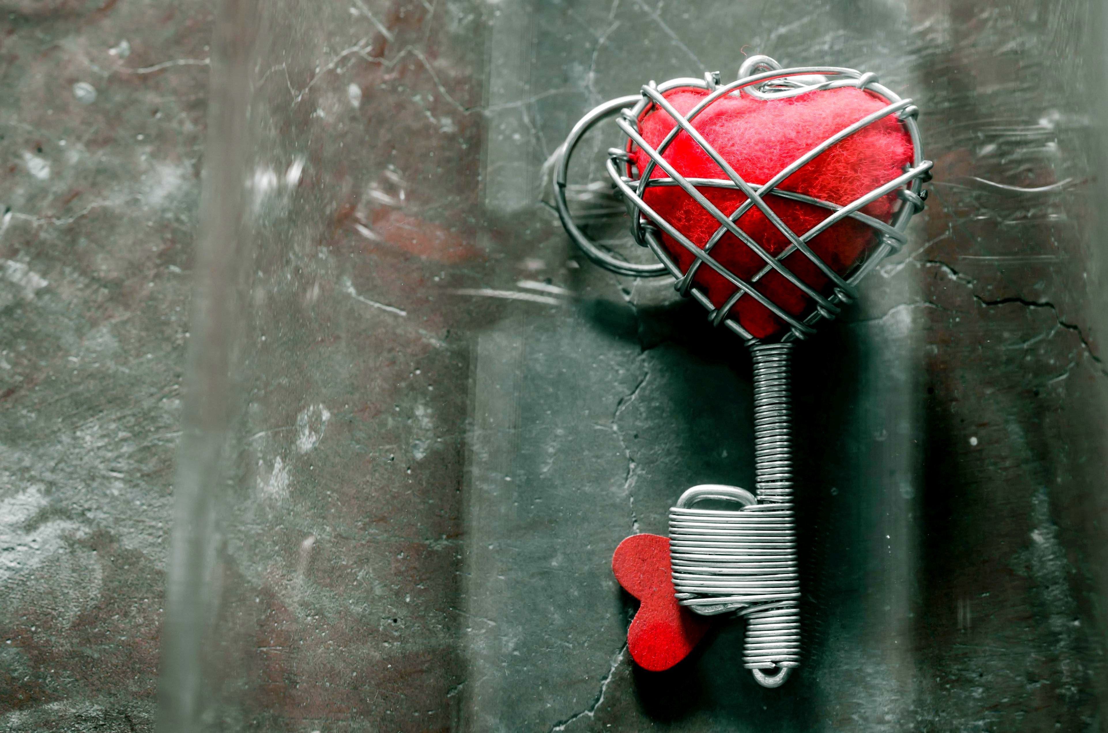 Фото бесплатно сердце, ключ, красное сердце