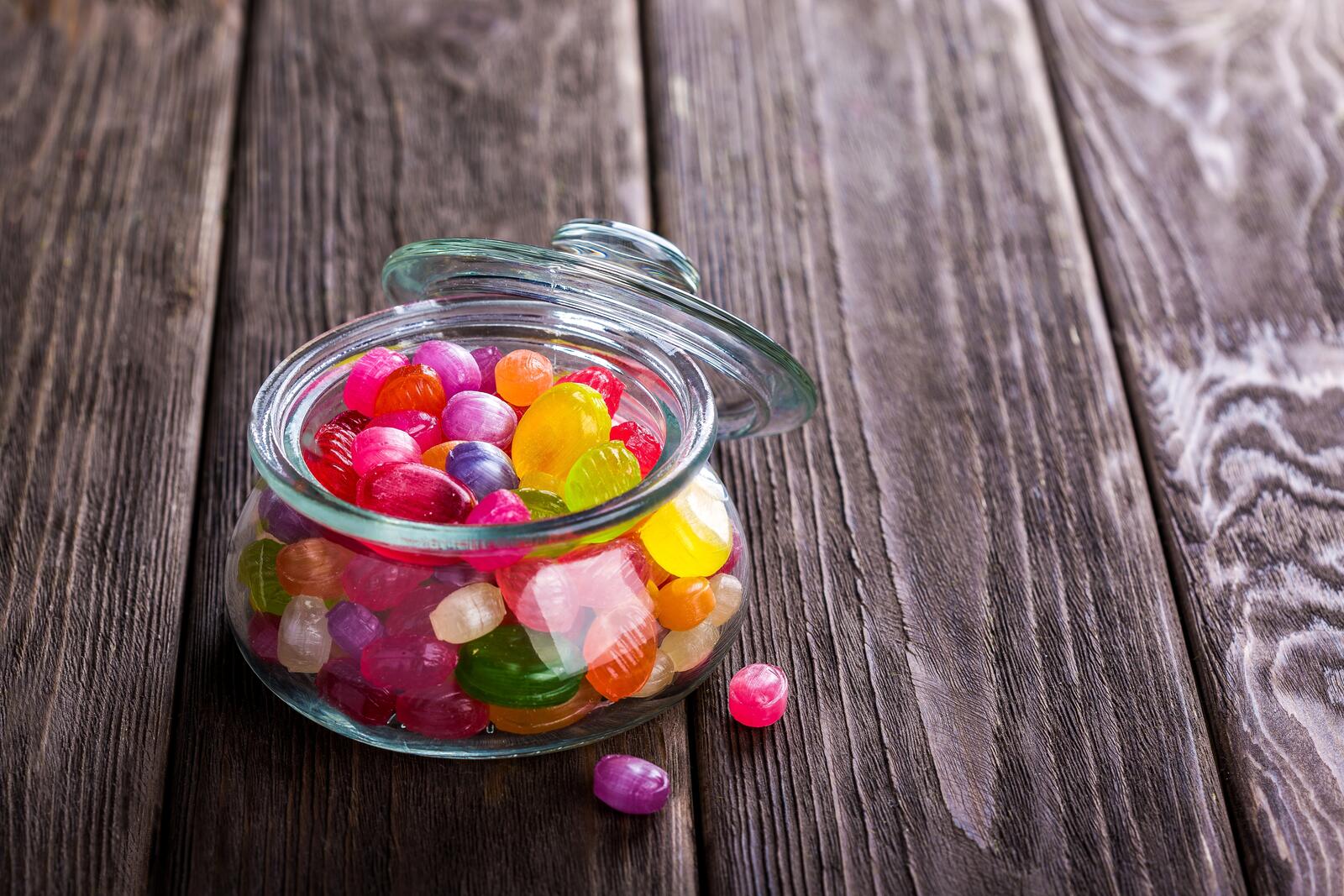 Обои чаша сладости colorful candies на рабочий стол