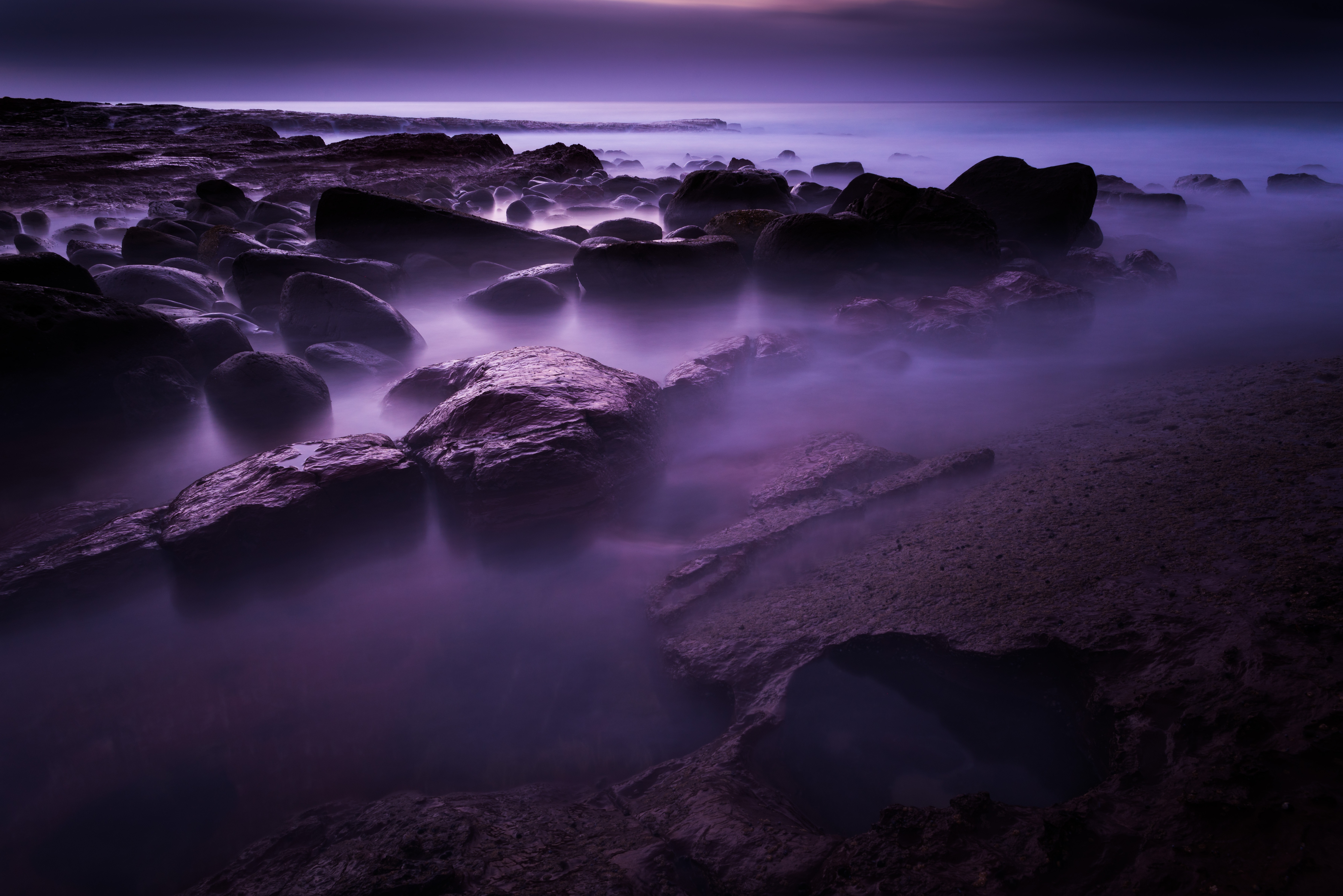 Темно фиолетовое море