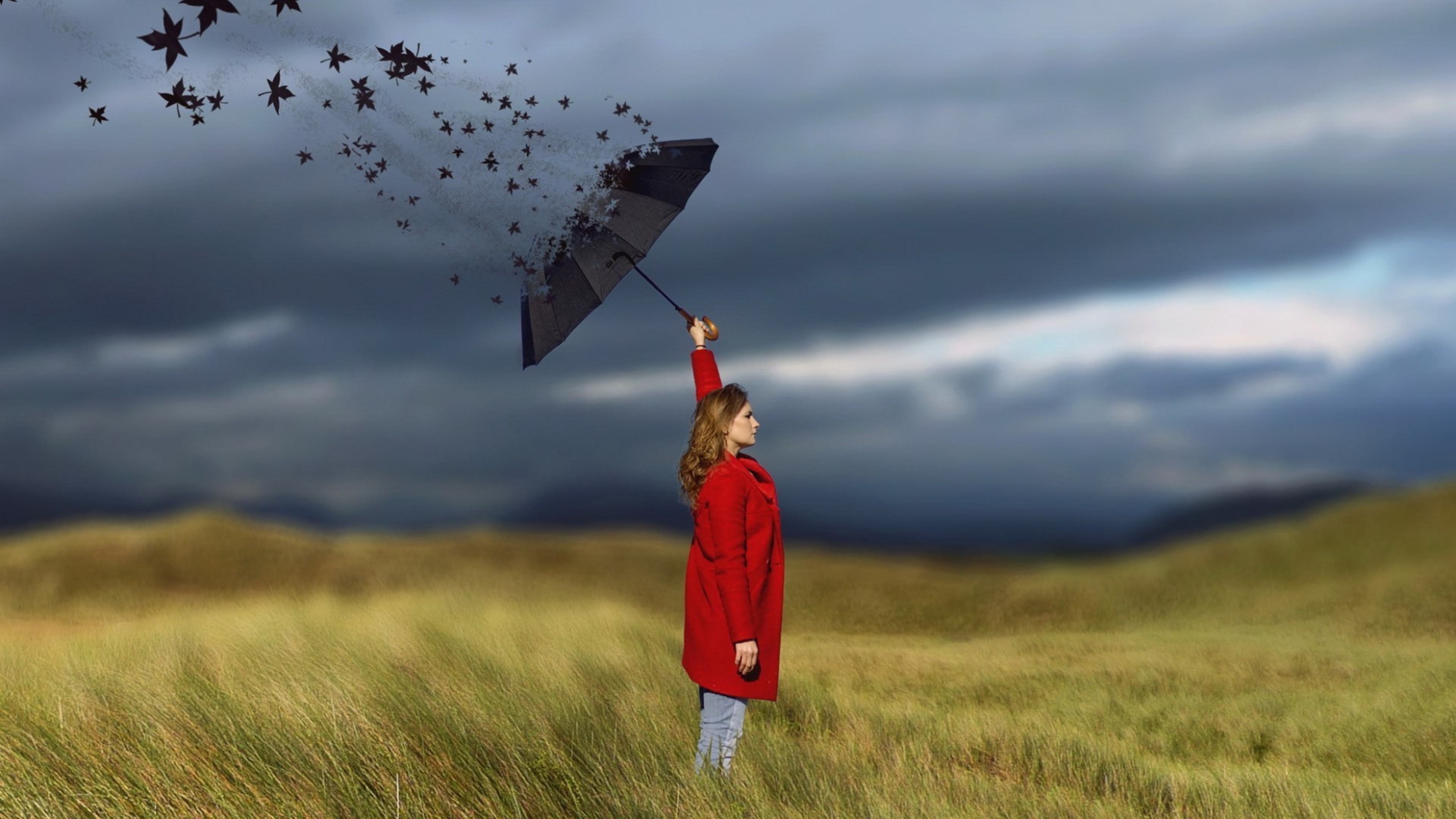 На ближайшем ветру. Летающий зонтик. Девушка с зонтиком в полете. Зонт улетает. Человек с зонтиком.
