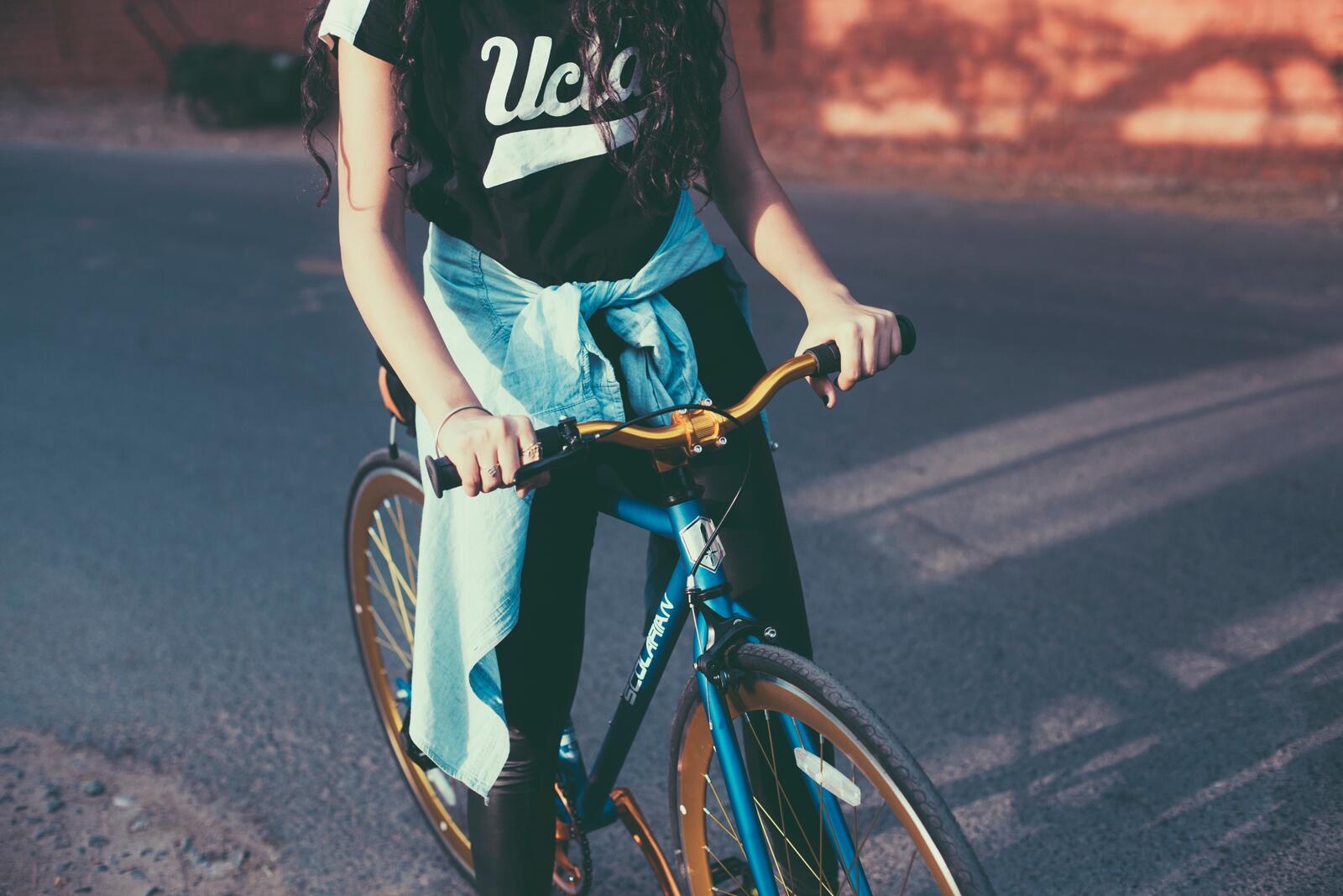 Wallpapers girl bicycle background on the desktop