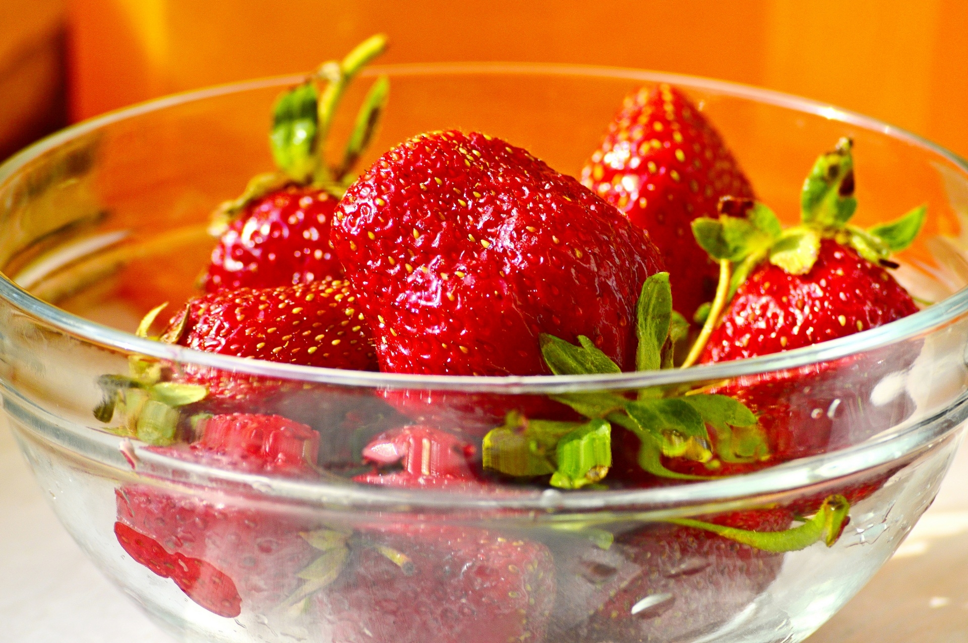 Wallpapers strawberries bowl fruits on the desktop