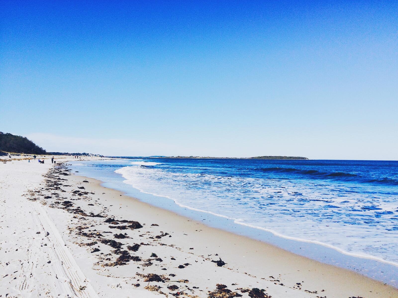Бесплатное фото Большой морской берег с белым песком