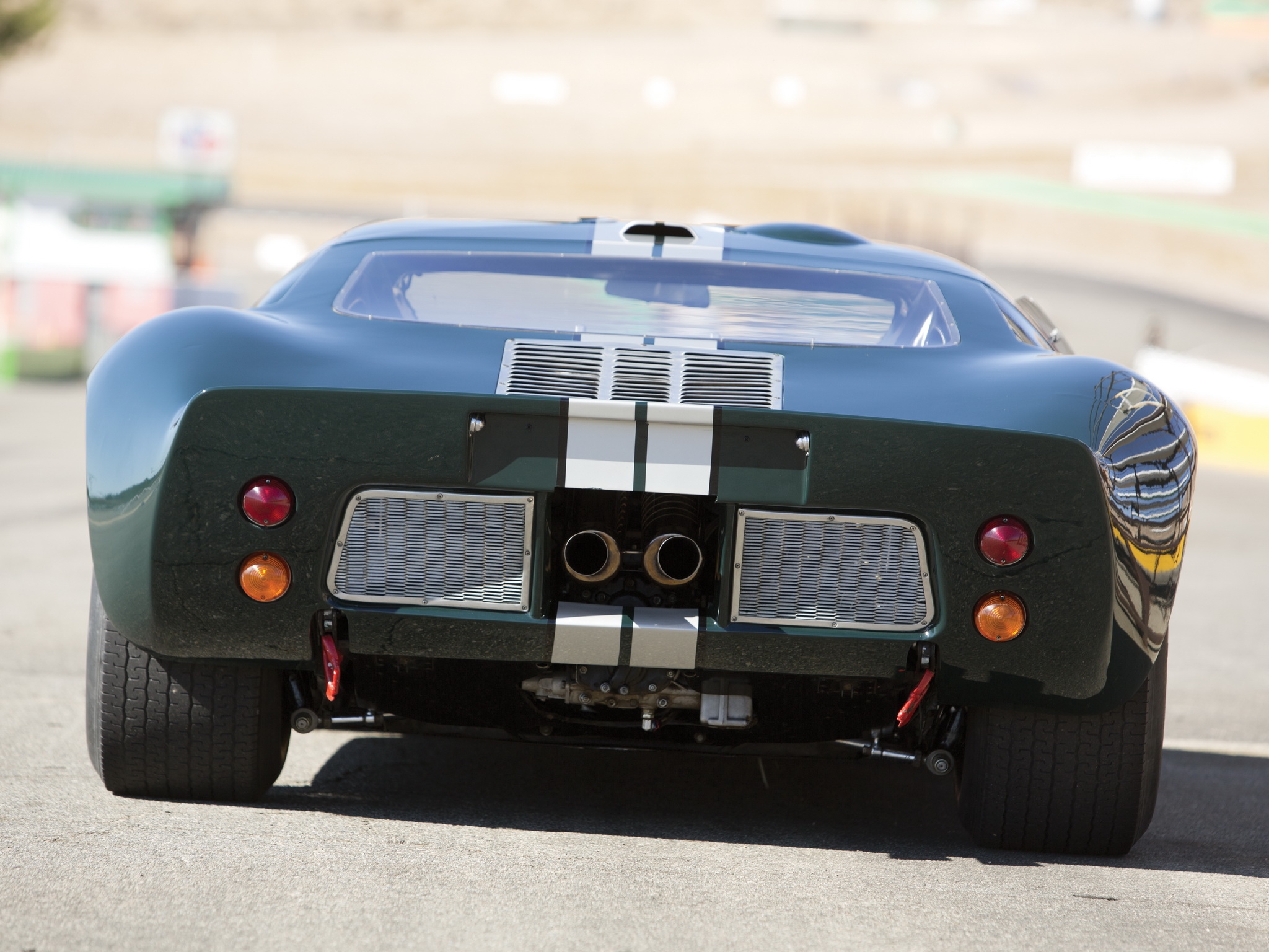 Free photo Ford GT40 rear view