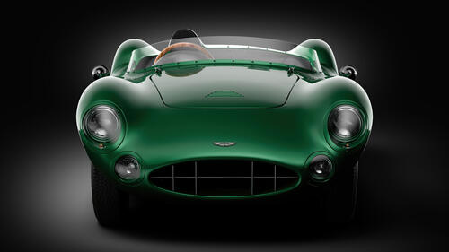 Старинный Aston Martin зеленого цвета
