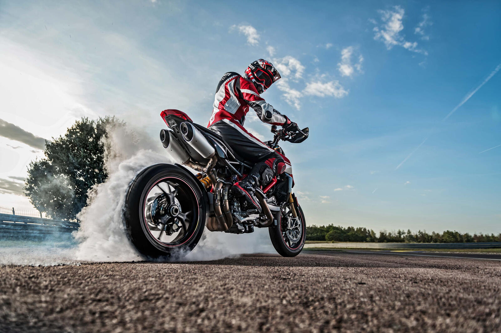 Обои Ducati мотоциклы дым на рабочий стол