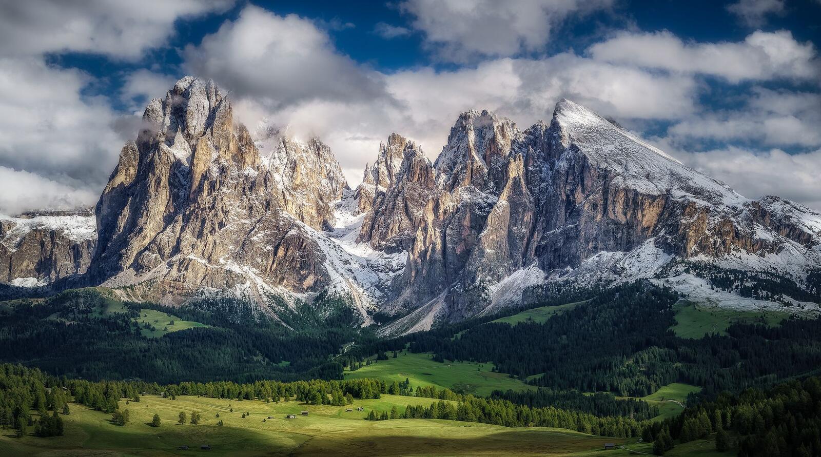 Wallpapers Italy mountains fields on the desktop