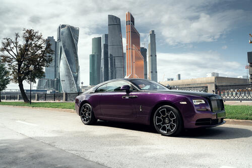 Purple Rolls Royce Wraith against the backdrop of Moscow City