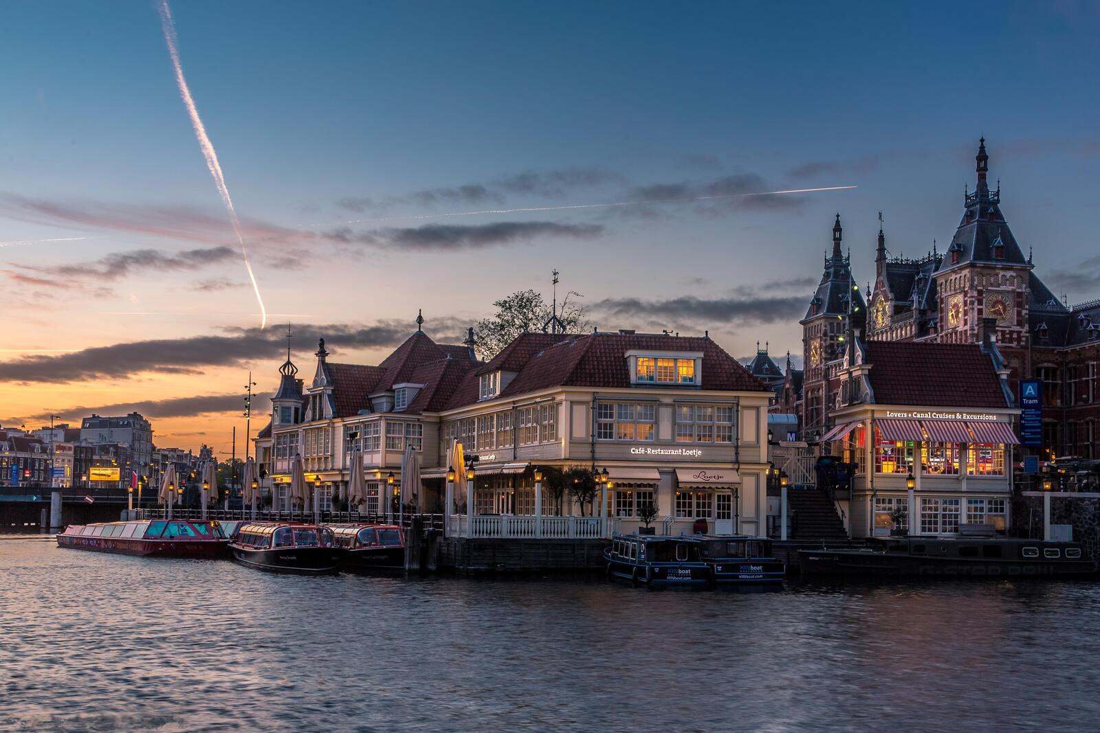 Обои Амстердам дома у воды река на рабочий стол