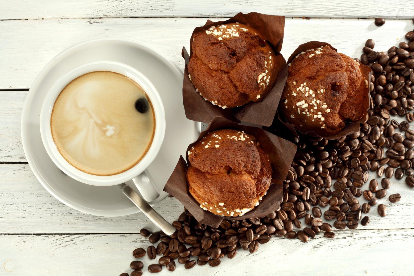 Free photo Chocolate cupcakes with a cup of coffee.