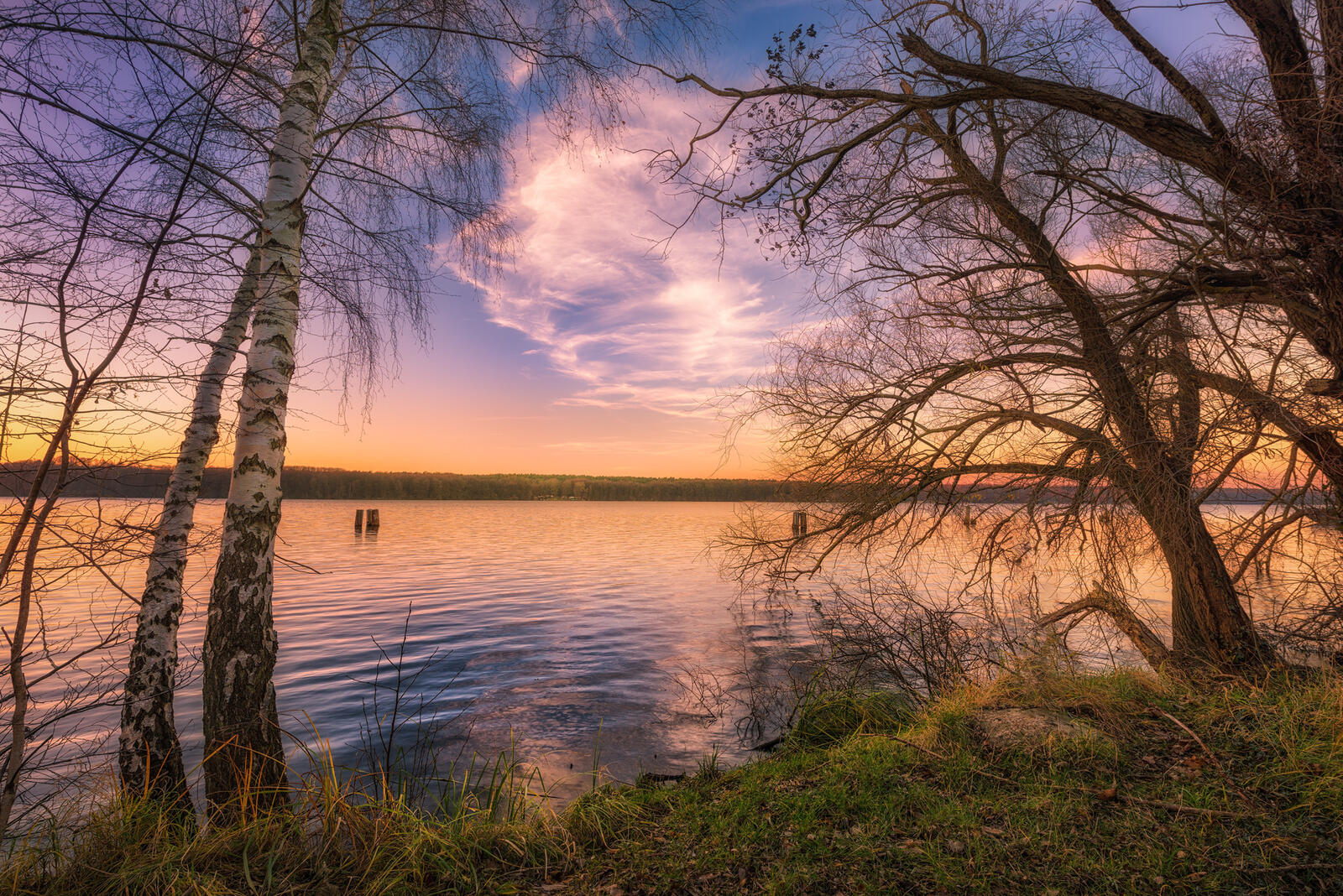 Бесплатное фото Озеро и закат солнца