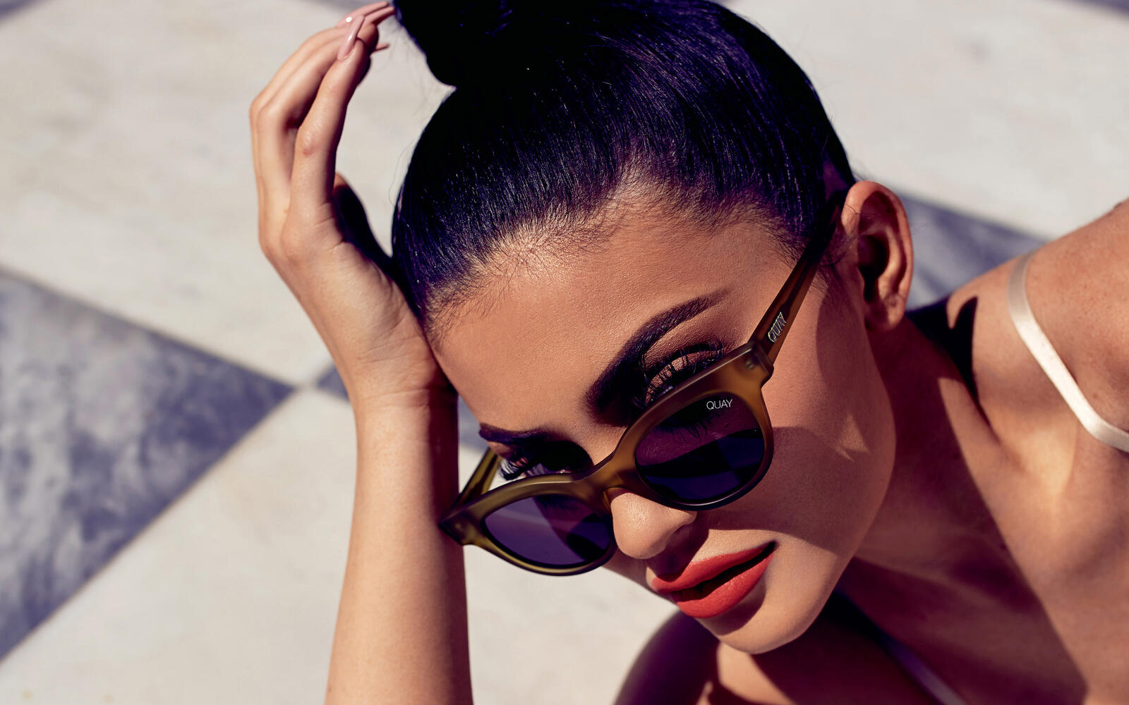Wallpapers celebrities Kylie Jenner sunglasses on the desktop