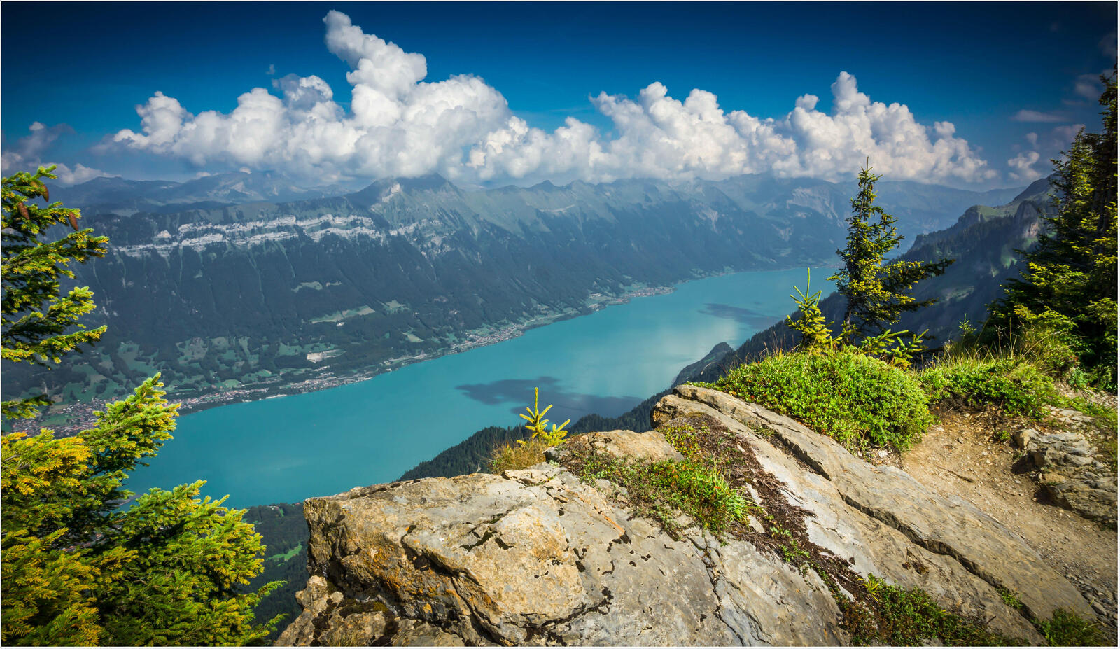 Обои Lake Brienz Switzerland река на рабочий стол