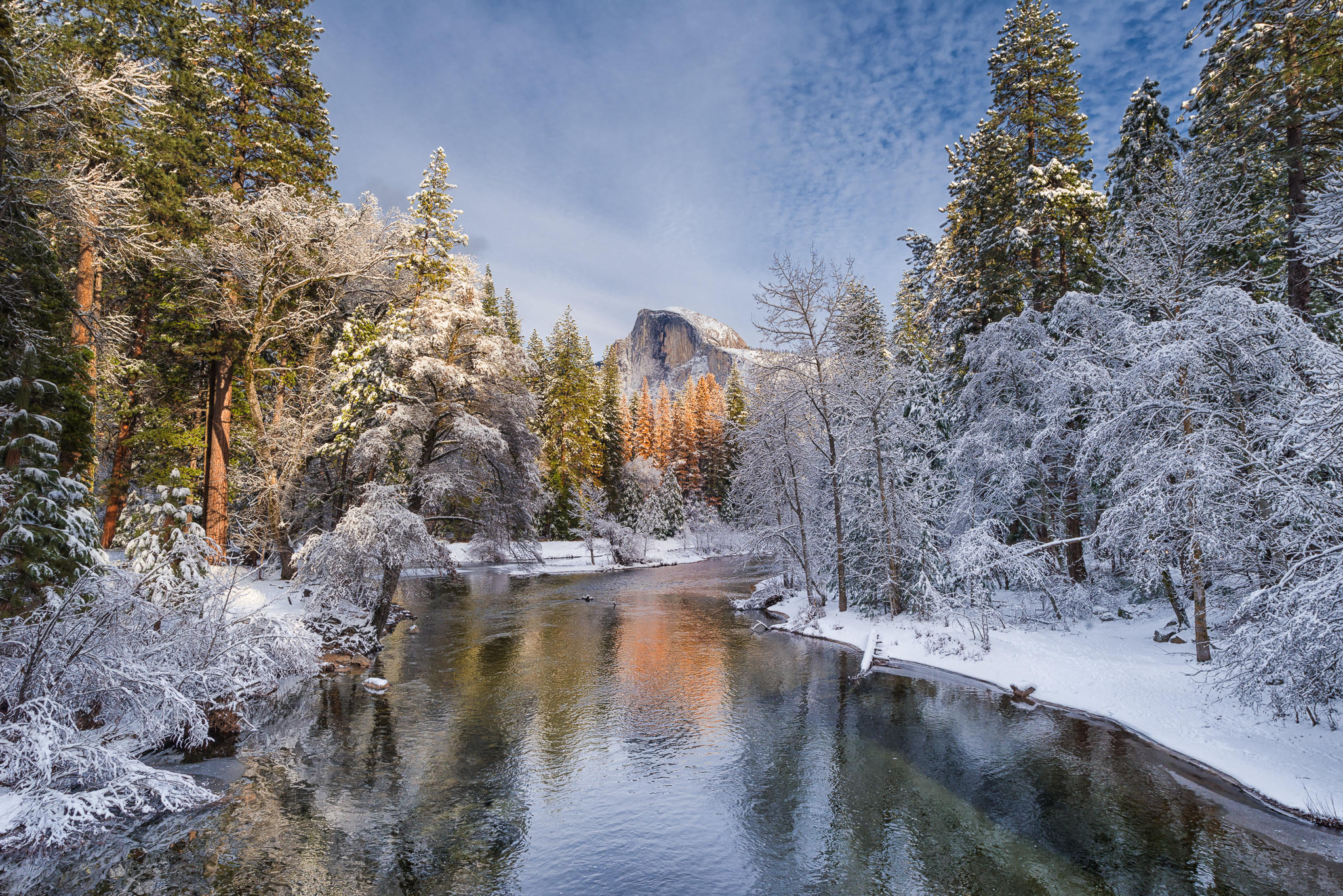 Обои Йосемитский национальный парк снежные берега река мерсед на рабочий стол