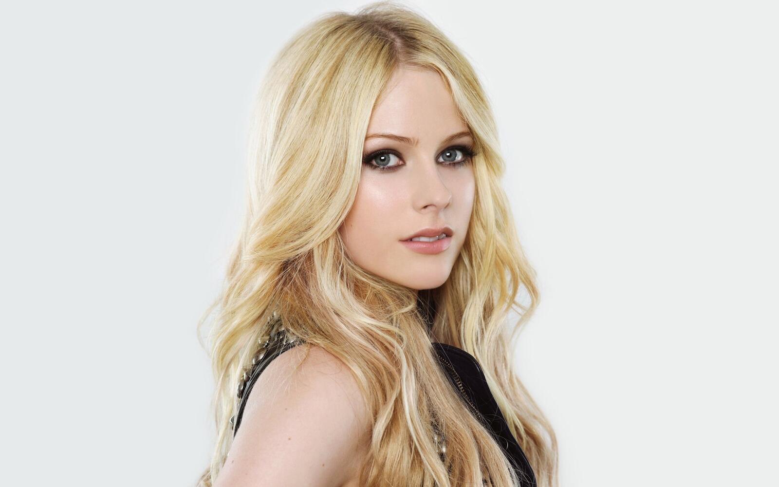 Wallpapers singer girls Avril Lavigne on the desktop