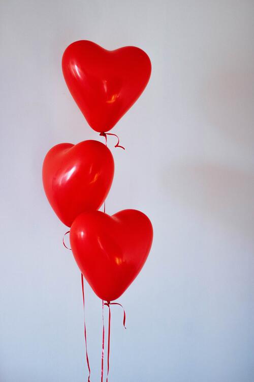 Воздушные шарики в виде сердечек