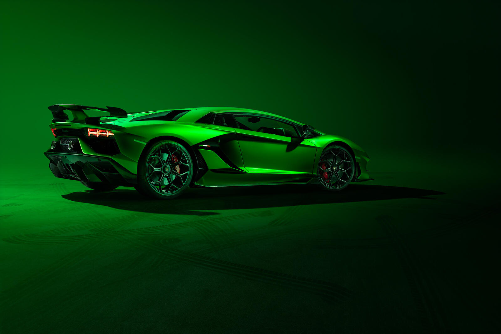 Wallpapers cars Lamborghini Aventador SVJ view from behind on the desktop