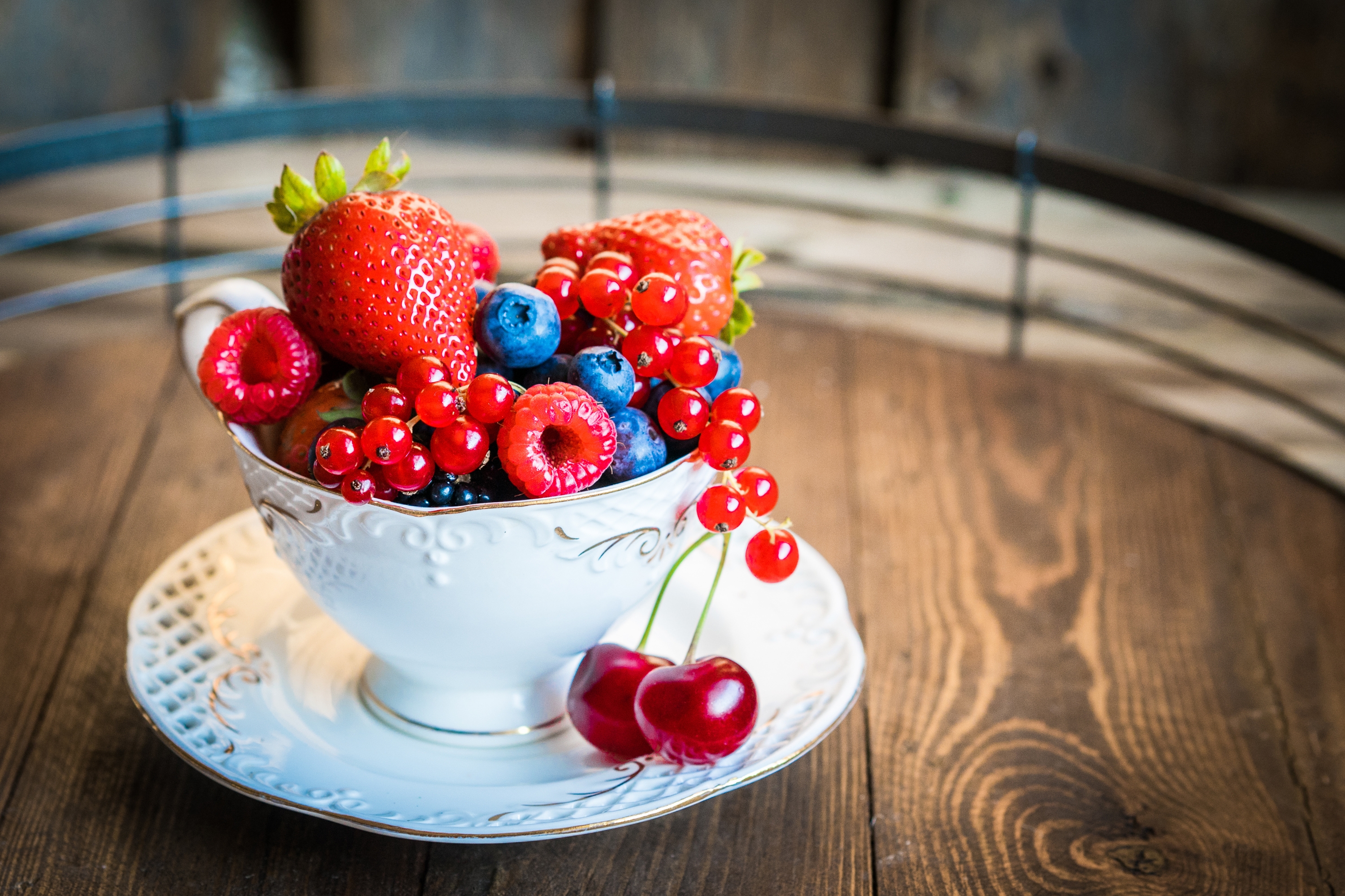 Бесплатное фото Чаша с ягодками