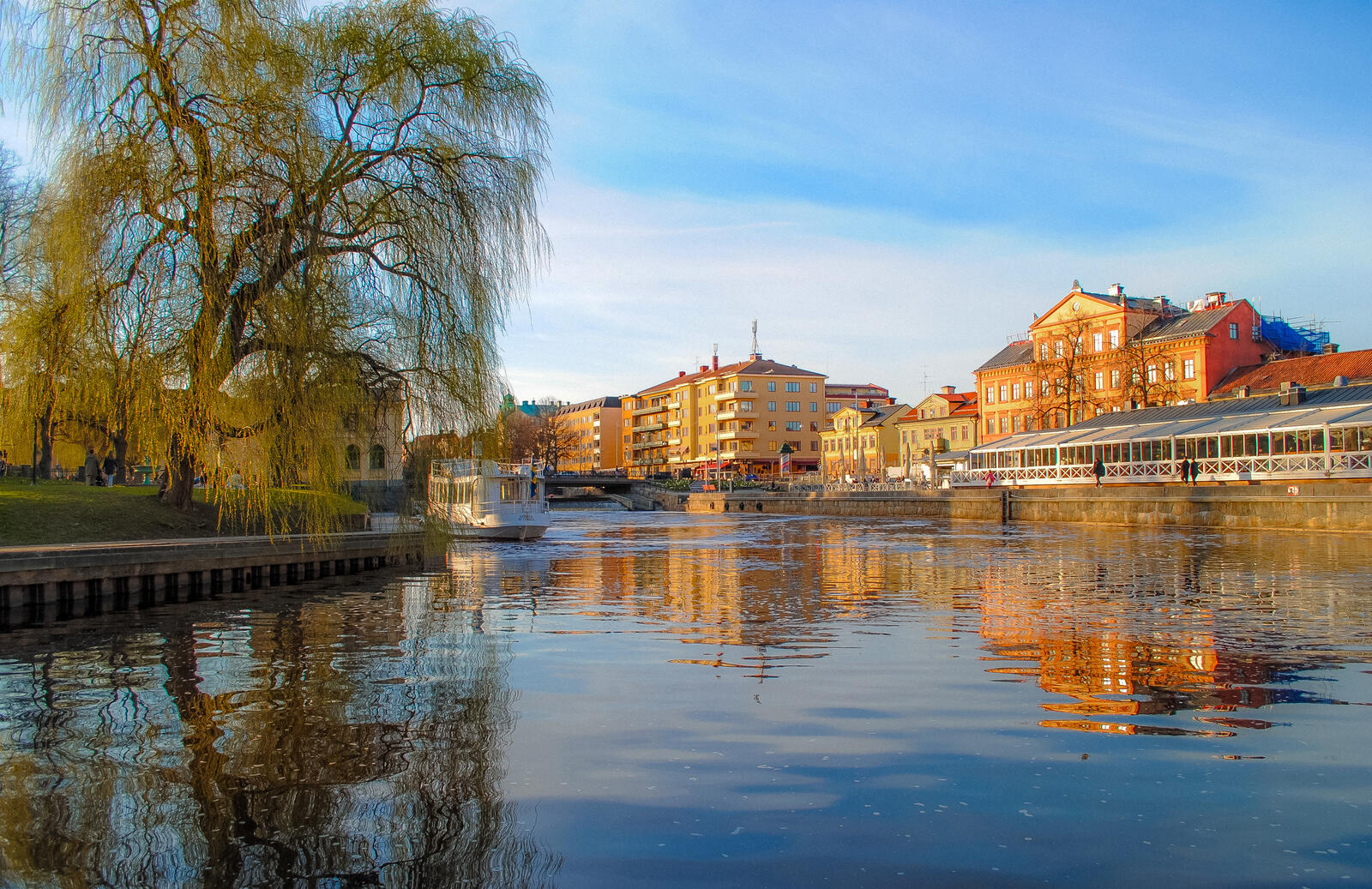 桌面上的壁纸城市 瑞典 江船