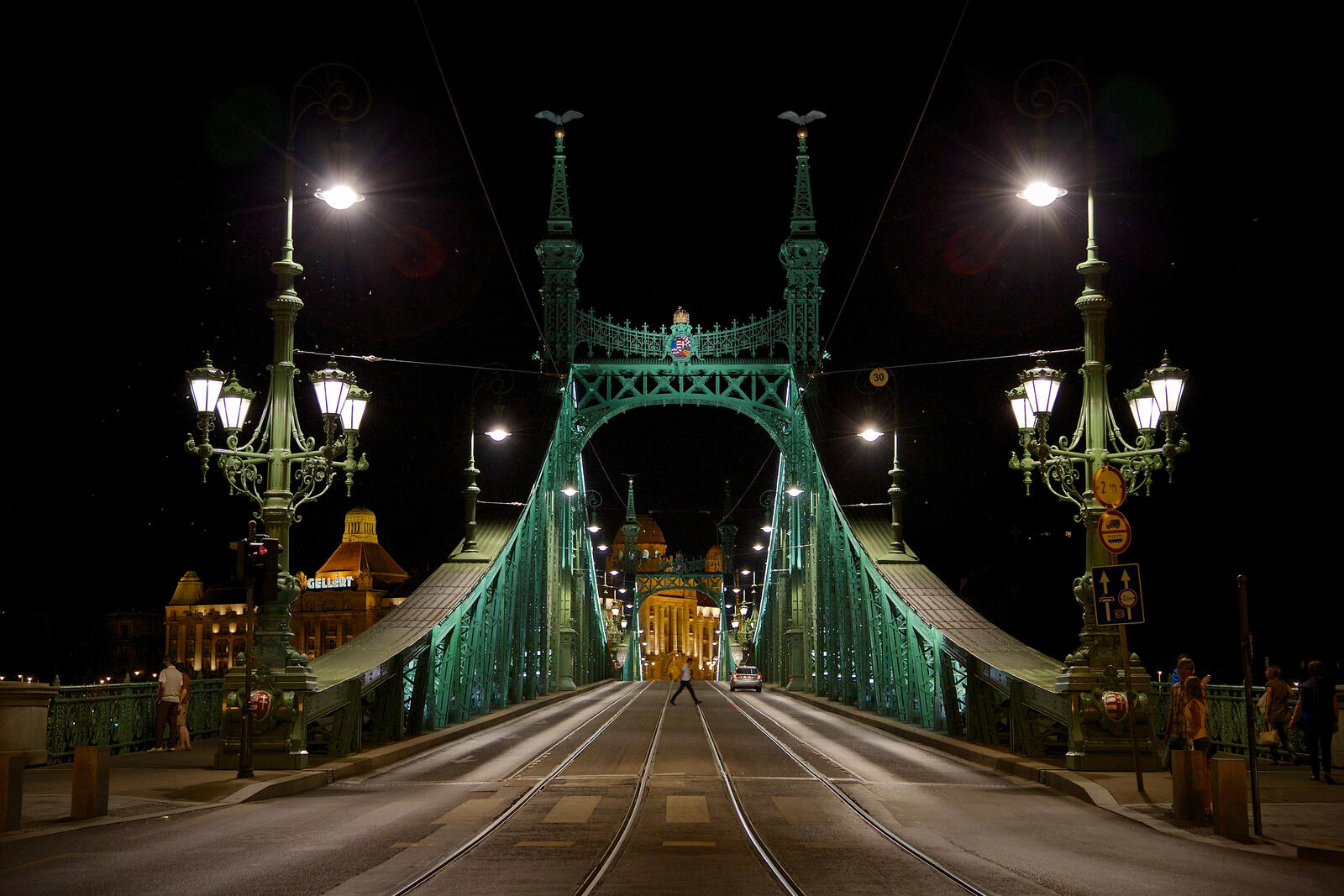 Обои Liberty Bridge Budapest ночь на рабочий стол