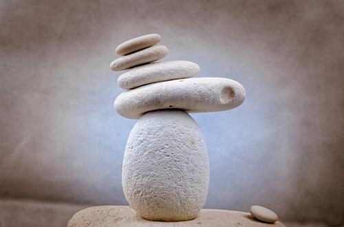 белый камень баланс