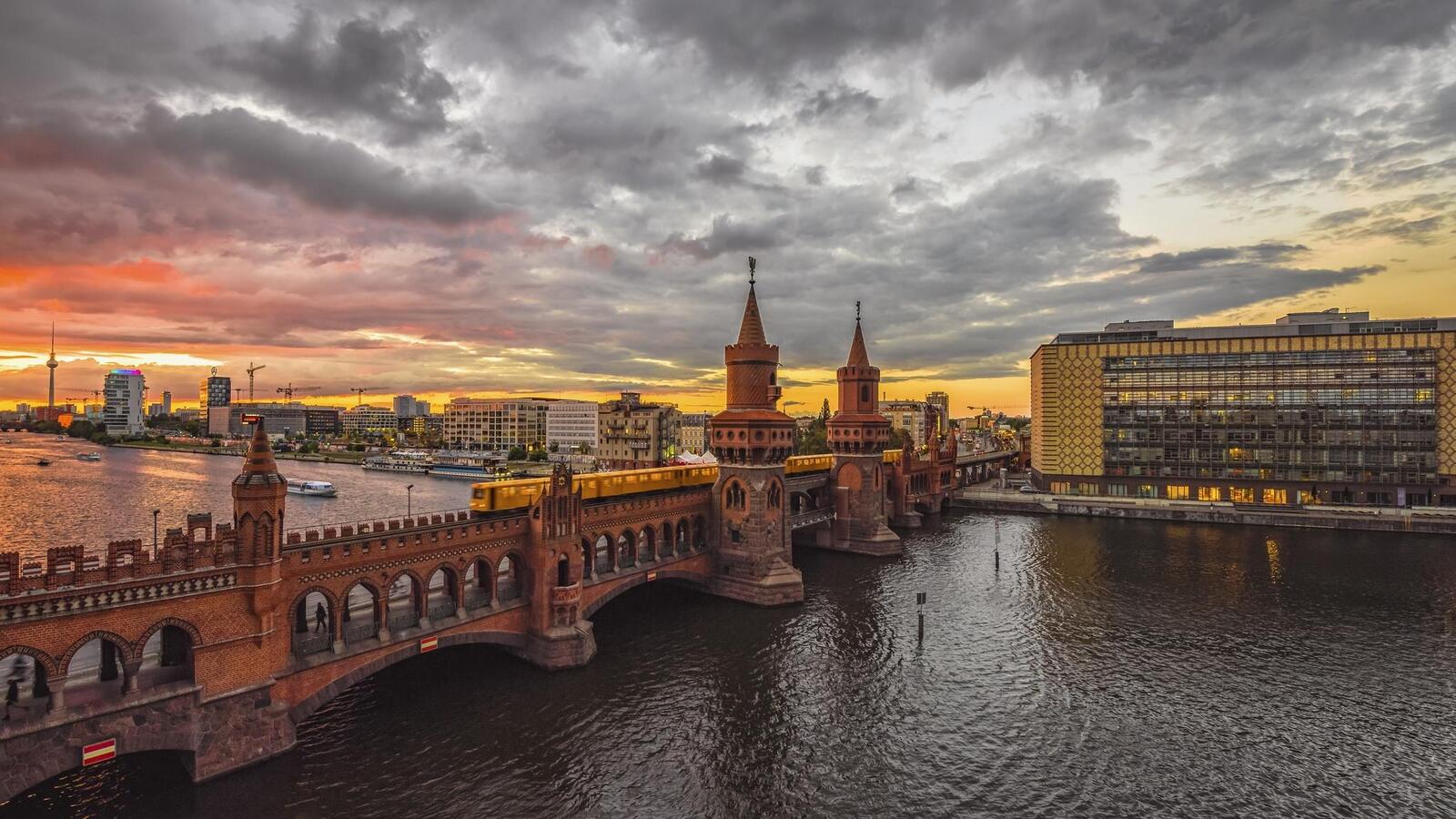 Wallpapers darkens Germany river on the desktop