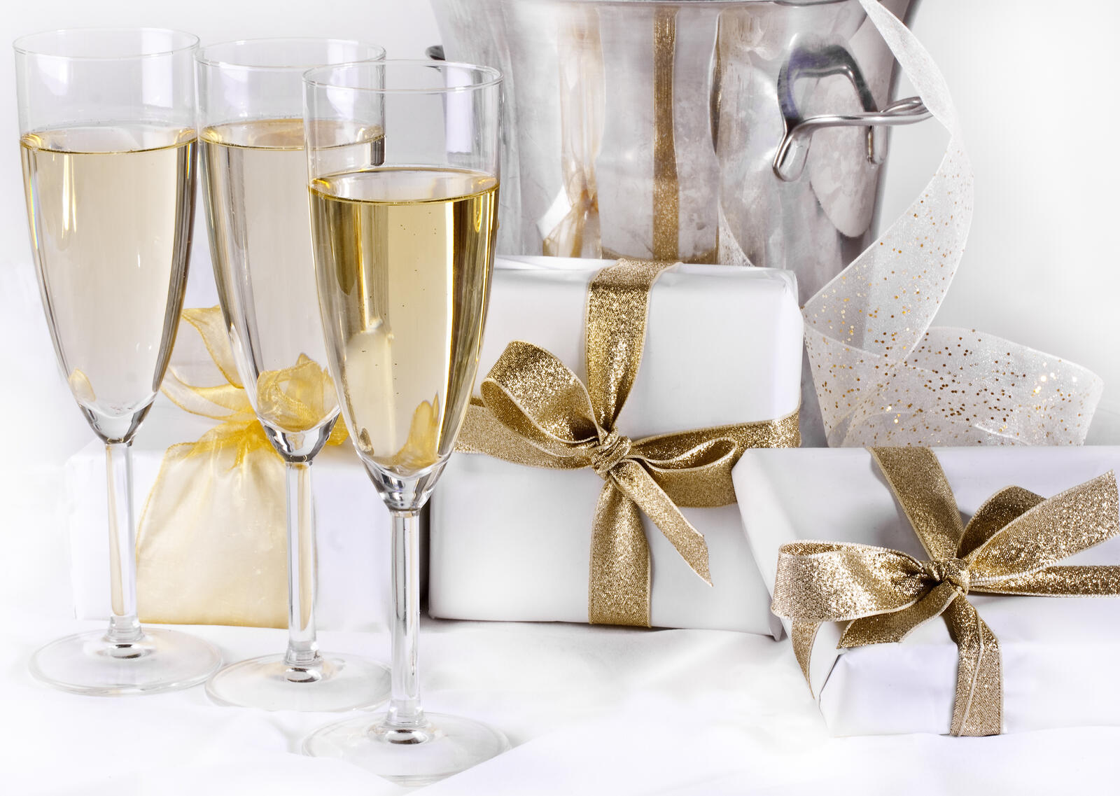 Wallpapers champagne boxes gifts on the desktop